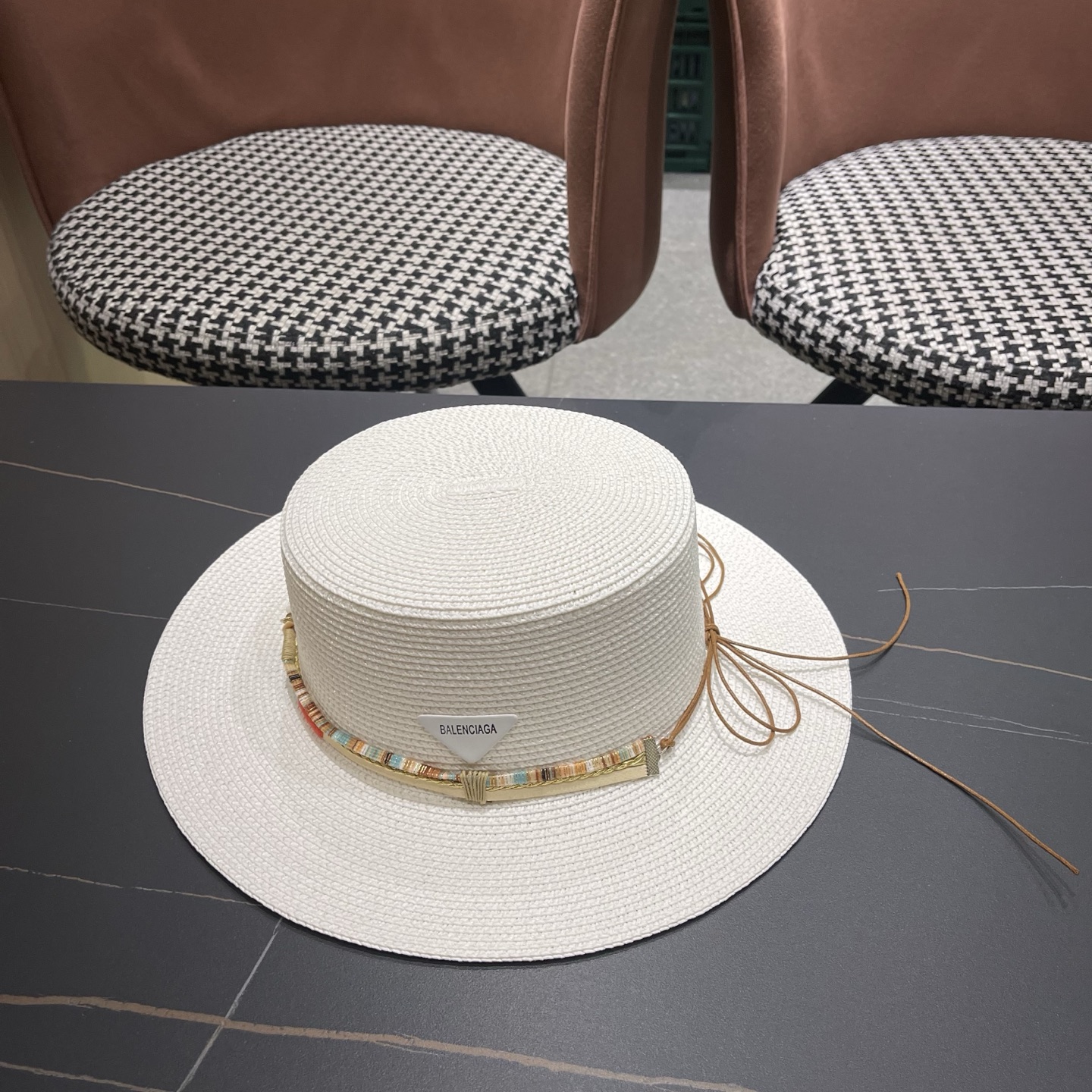 Balenciaga（巴黎世家）早春新款平顶韩版休闲时尚，质地硬朗，手感非常好，名媛必备！遮阳帽草帽