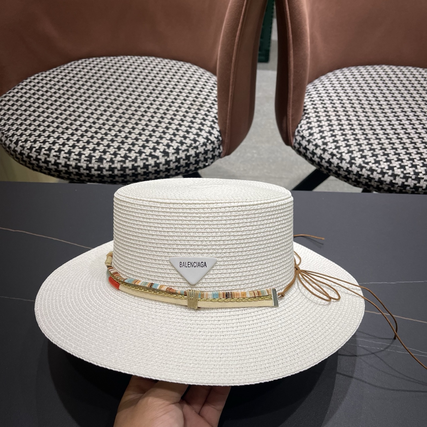 Balenciaga（巴黎世家）早春新款平顶韩版休闲时尚，质地硬朗，手感非常好，名媛必备！遮阳帽草帽