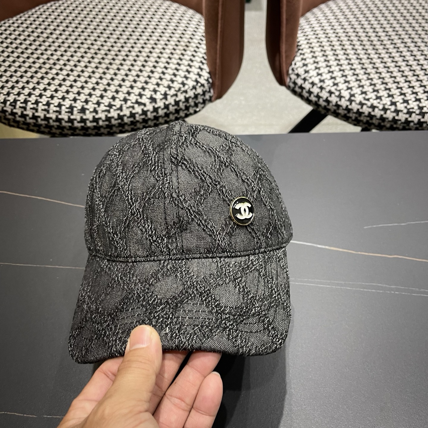 CHANEL香奈儿新款🆕复古款式棒球帽🧢🔸 节假日旅游带它出去美美哒❕ 中古款哟.这种帽子不容易撞款 😬