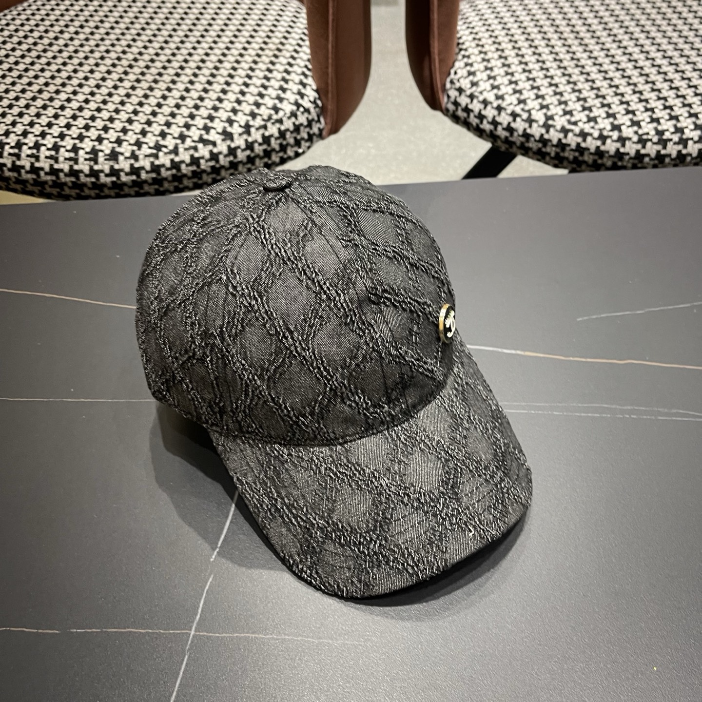 CHANEL香奈儿新款🆕复古款式棒球帽🧢🔸 节假日旅游带它出去美美哒❕ 中古款哟.这种帽子不容易撞款 😬