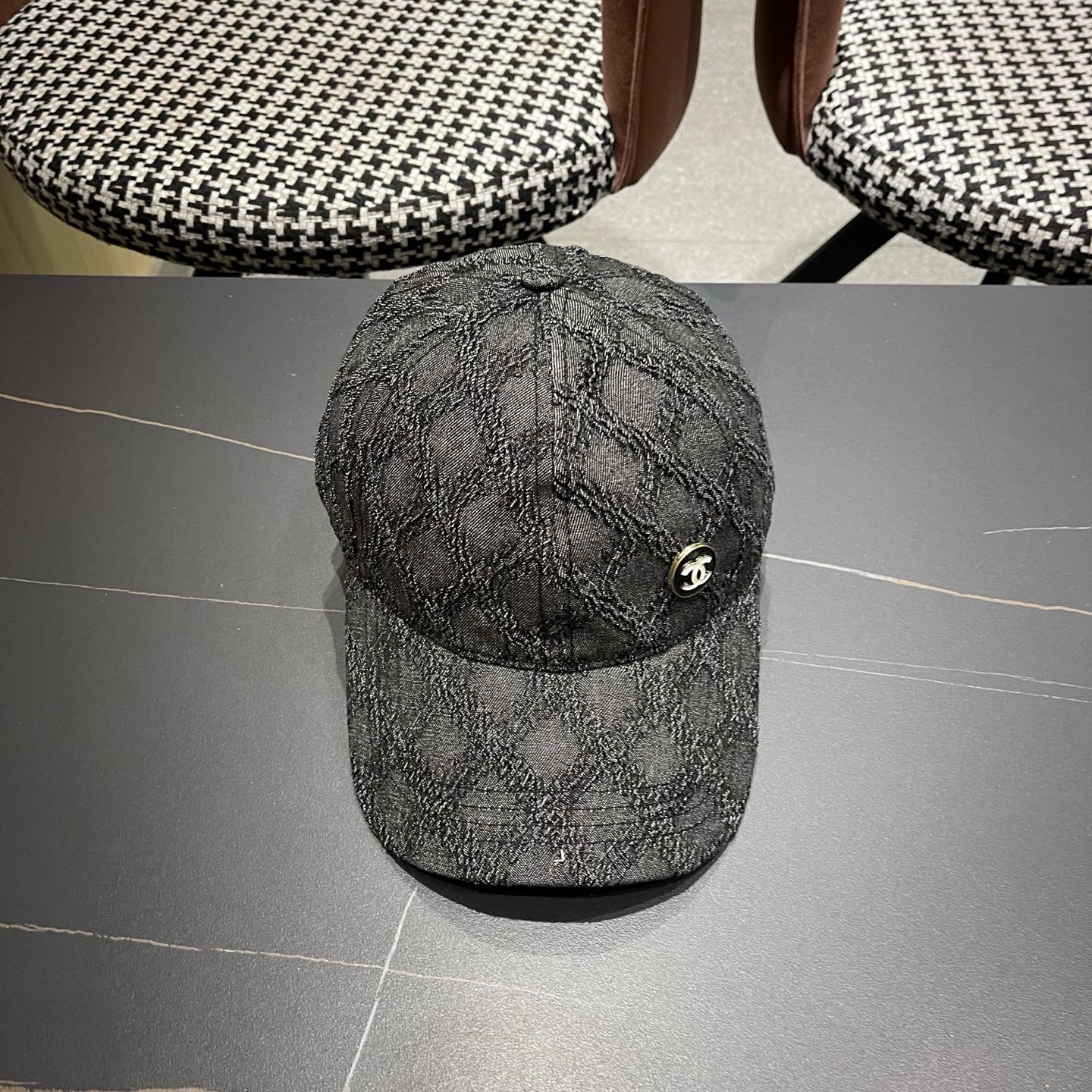 CHANEL香奈儿新款🆕复古款式棒球帽🧢🔸 节假日旅游带它出去美美哒❕ 中古款哟.这种帽子不容易撞款 😬