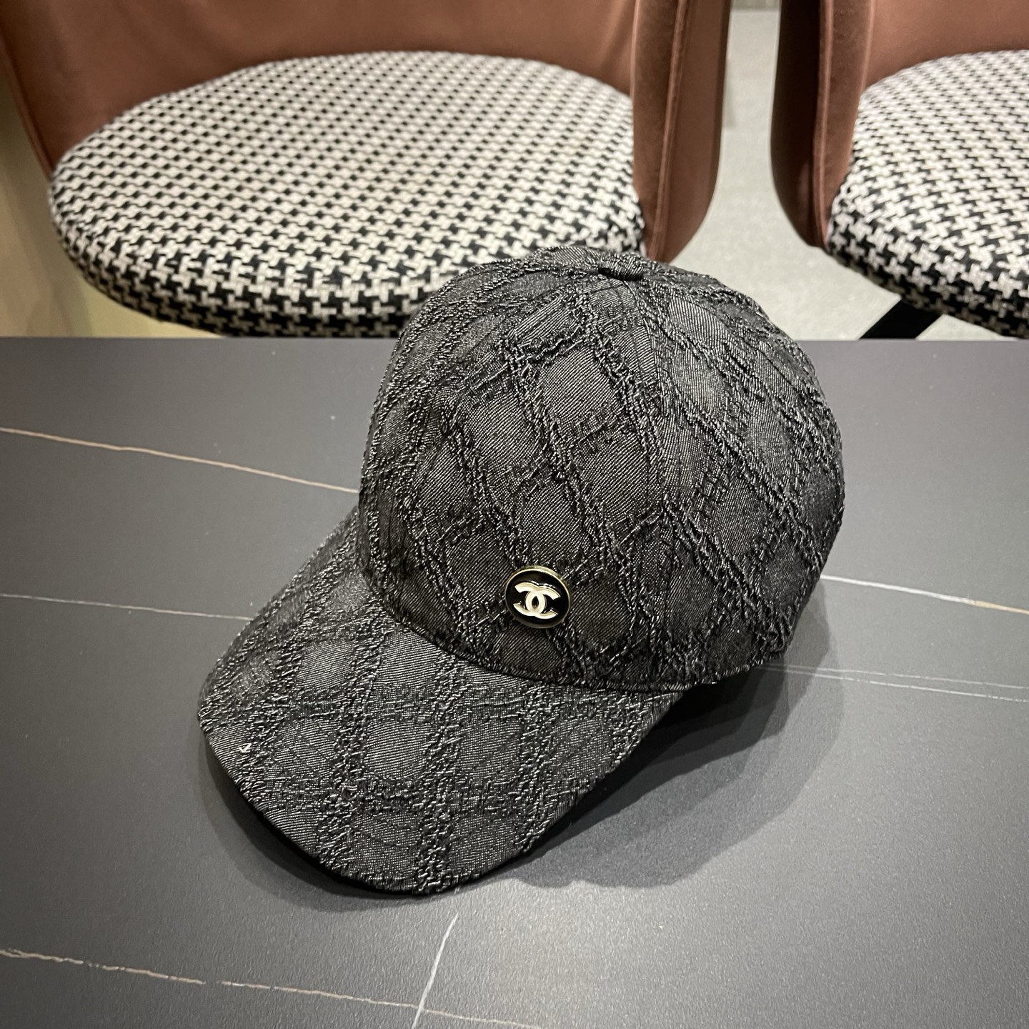 CHANEL香奈儿新款🆕复古款式棒球帽🧢🔸 节假日旅游带它出去美美哒❕ 中古款哟.这种帽子不容易撞款 😬