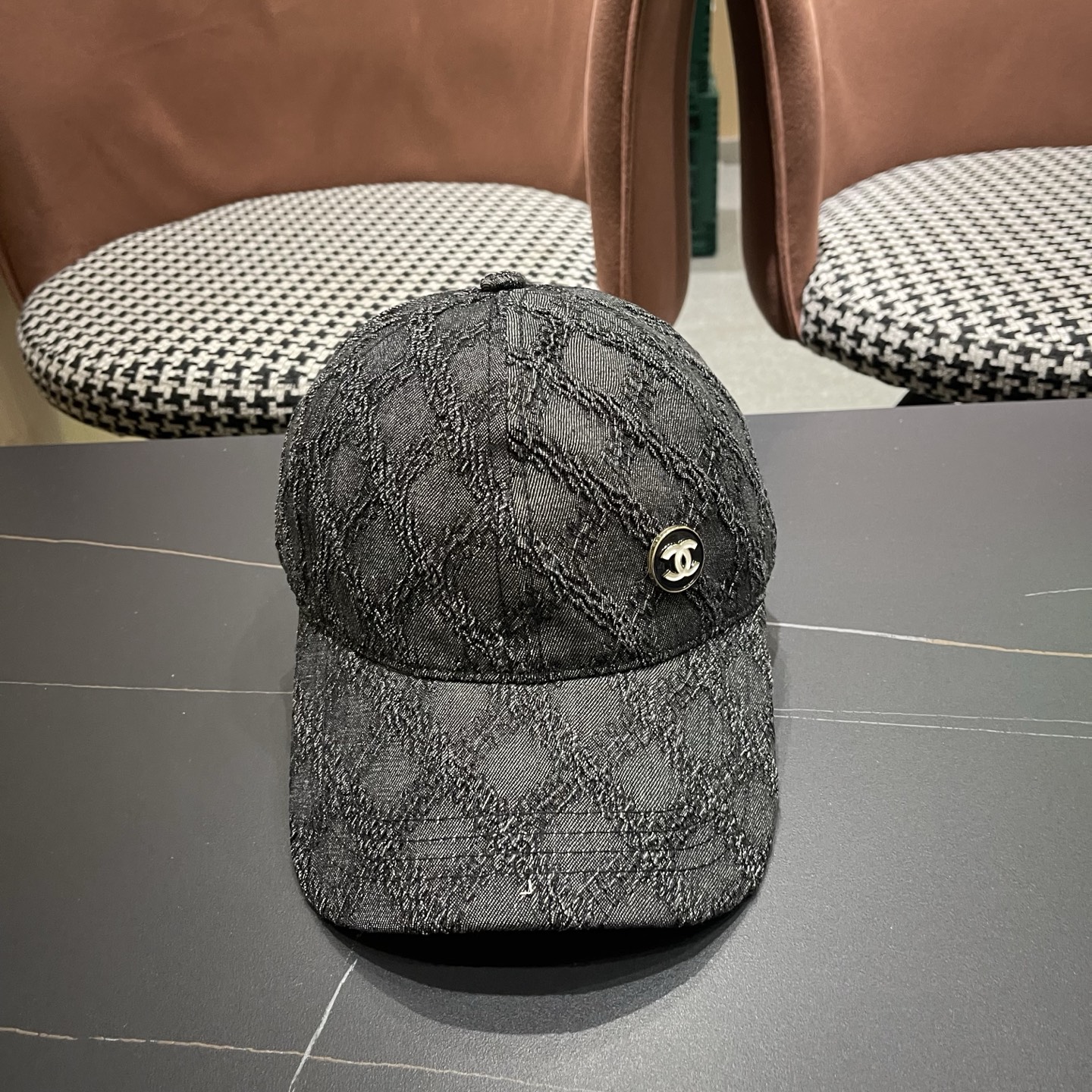 CHANEL香奈儿新款🆕复古款式棒球帽🧢🔸 节假日旅游带它出去美美哒❕ 中古款哟.这种帽子不容易撞款 😬