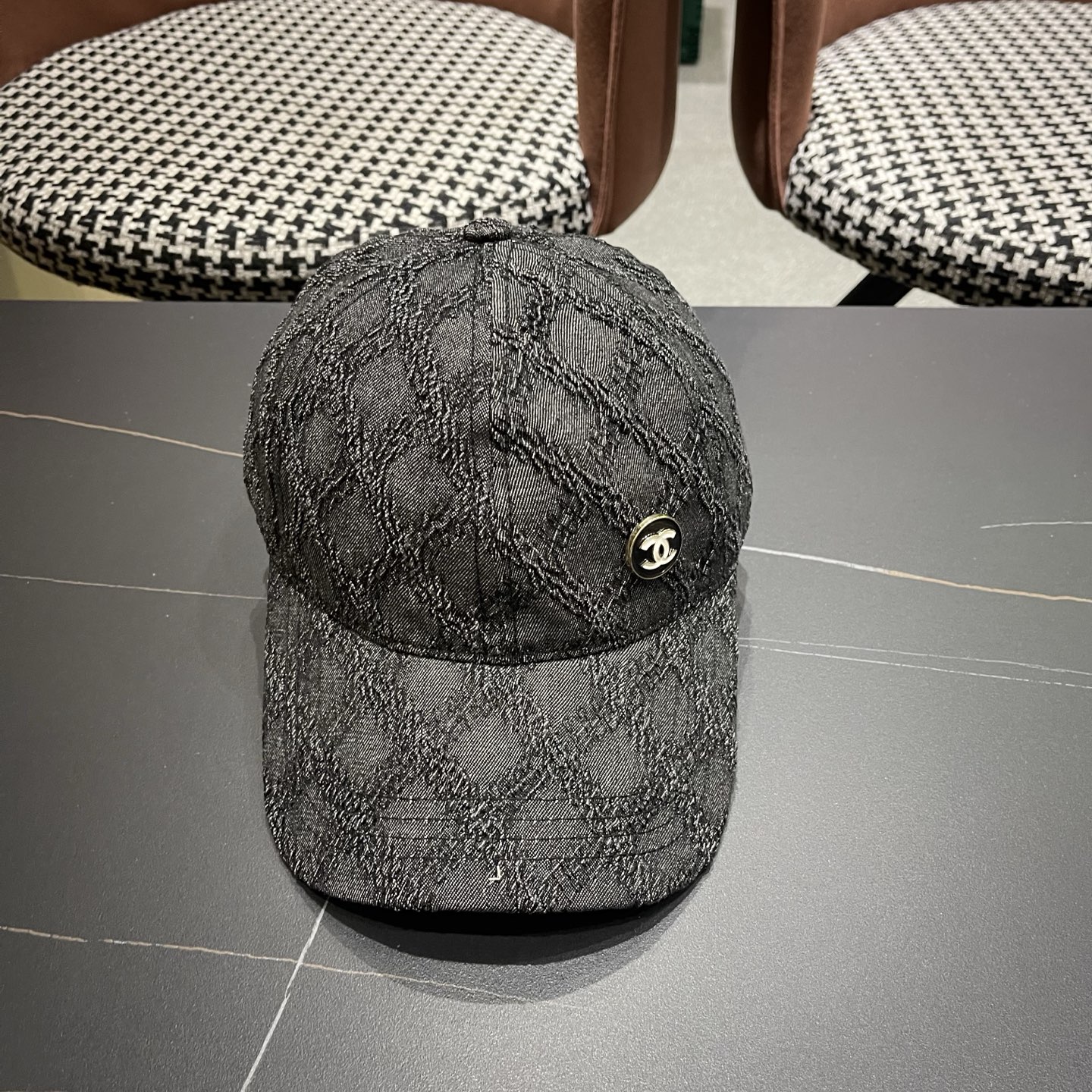 CHANEL香奈儿新款🆕复古款式棒球帽🧢🔸 节假日旅游带它出去美美哒❕ 中古款哟.这种帽子不容易撞款 😬