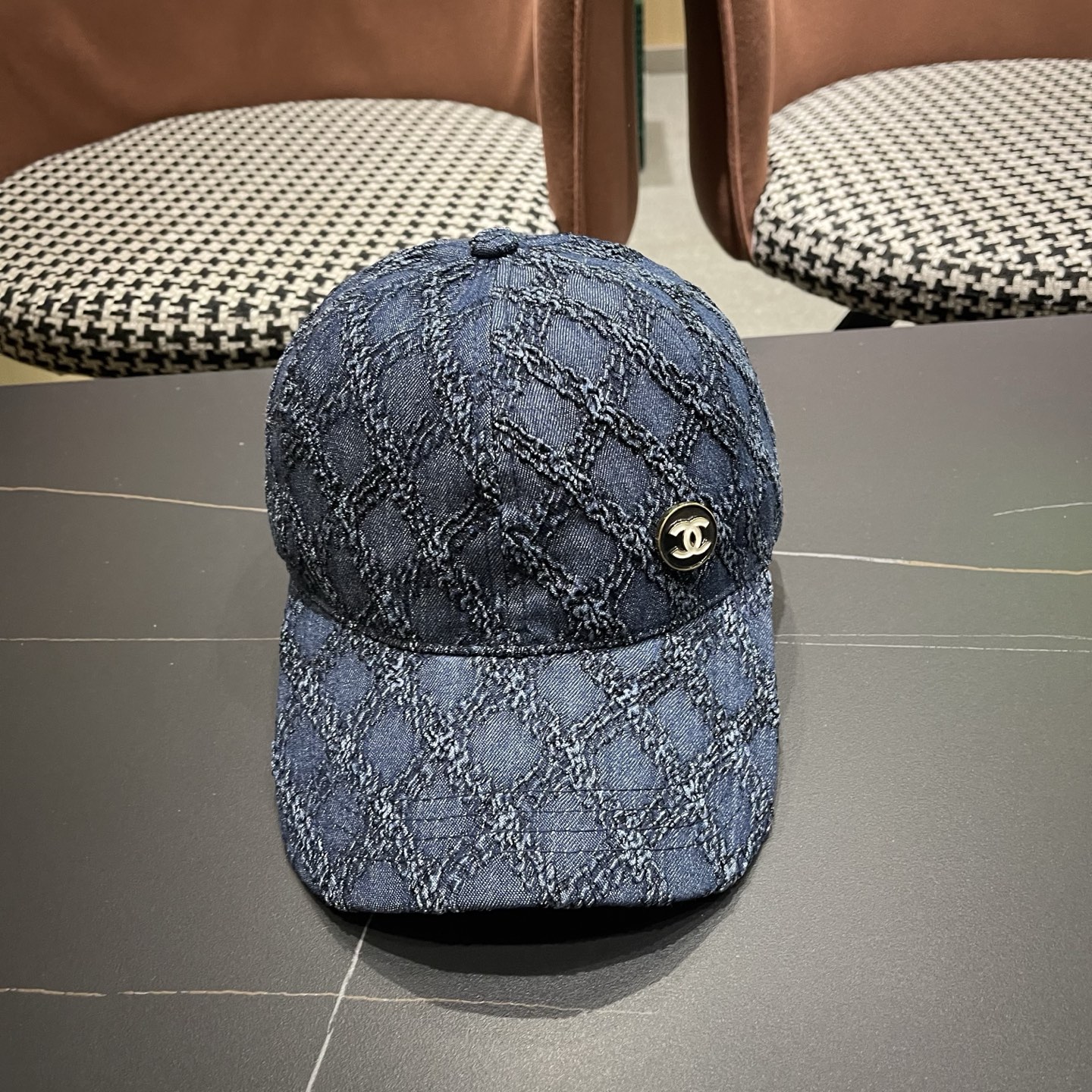 CHANEL香奈儿新款🆕复古款式棒球帽🧢🔸 节假日旅游带它出去美美哒❕ 中古款哟.这种帽子不容易撞款 😬