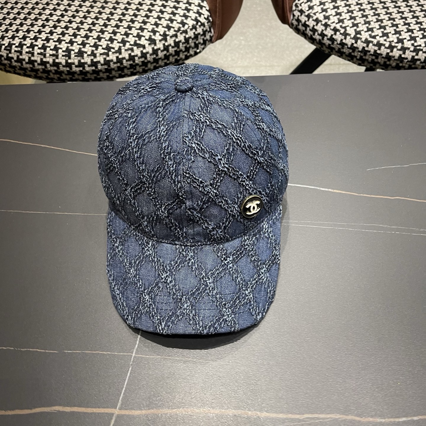 CHANEL香奈儿新款🆕复古款式棒球帽🧢🔸 节假日旅游带它出去美美哒❕ 中古款哟.这种帽子不容易撞款 😬