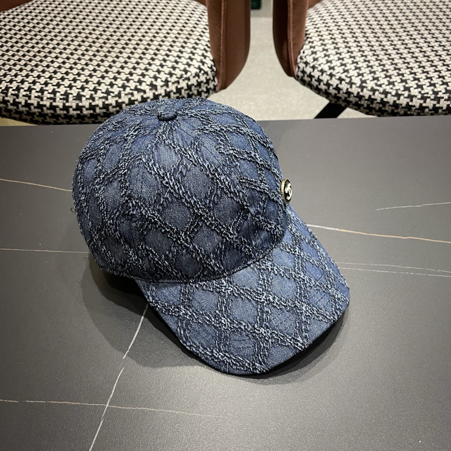 CHANEL香奈儿新款🆕复古款式棒球帽🧢🔸 节假日旅游带它出去美美哒❕ 中古款哟.这种帽子不容易撞款 😬