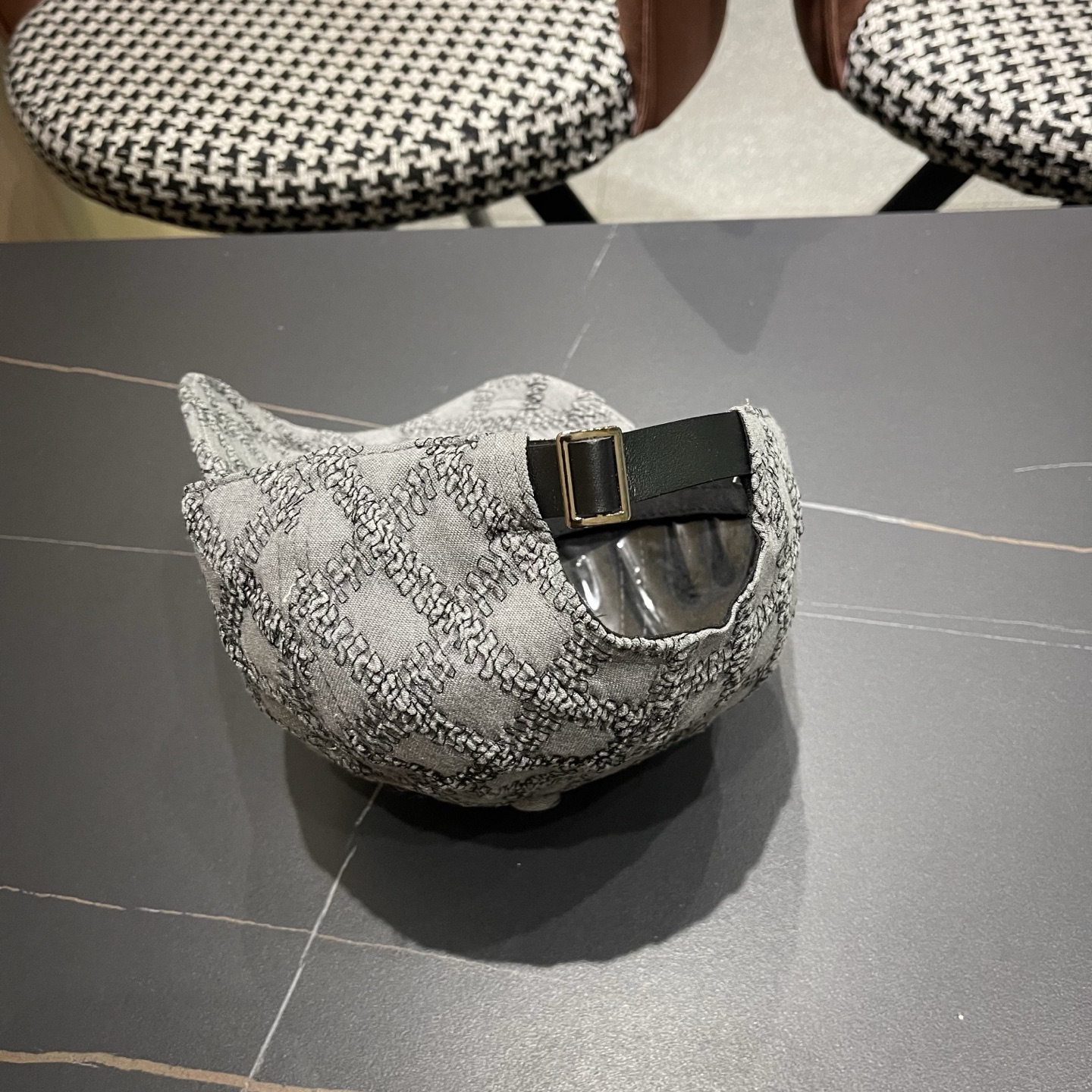 CHANEL香奈儿新款🆕复古款式棒球帽🧢🔸 节假日旅游带它出去美美哒❕ 中古款哟.这种帽子不容易撞款 😬