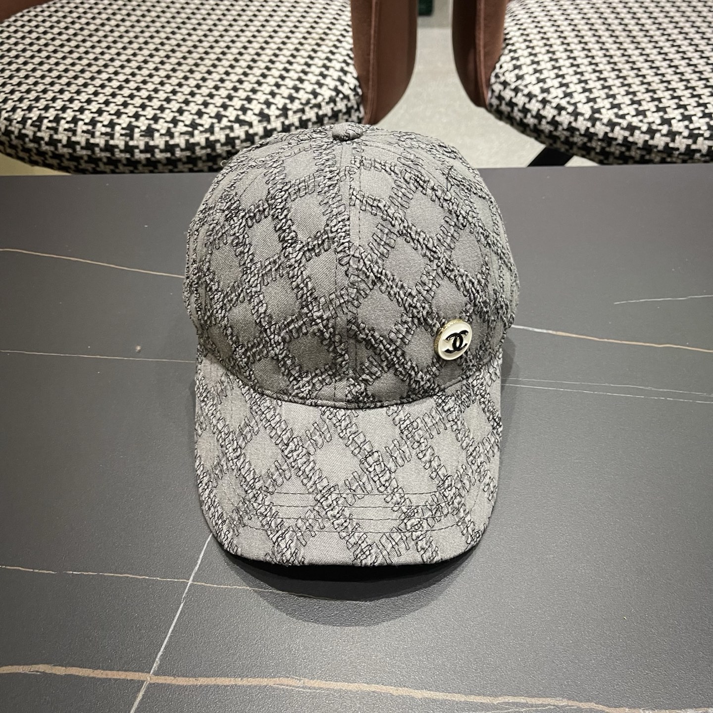 CHANEL香奈儿新款🆕复古款式棒球帽🧢🔸 节假日旅游带它出去美美哒❕ 中古款哟.这种帽子不容易撞款 😬