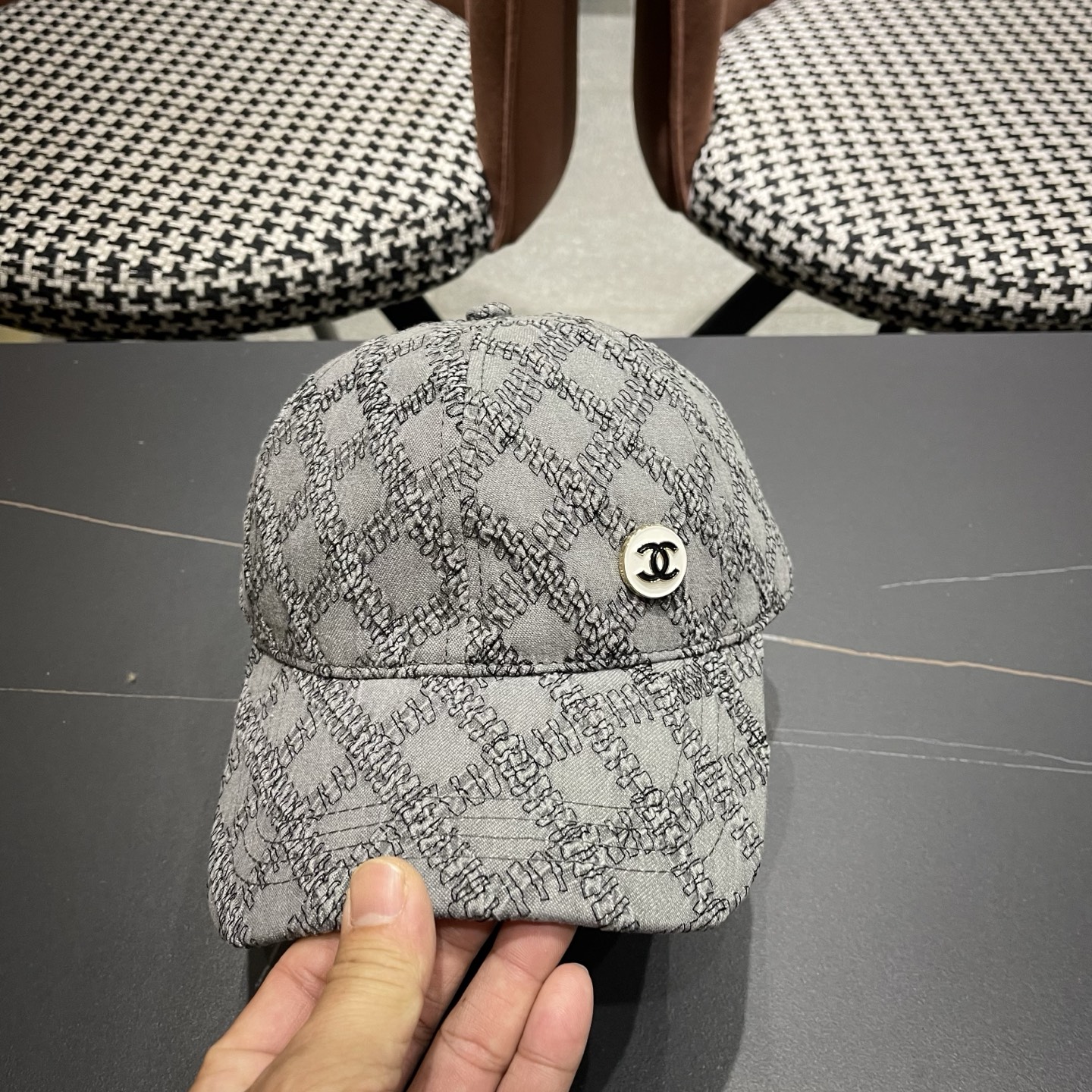 CHANEL香奈儿新款🆕复古款式棒球帽🧢🔸 节假日旅游带它出去美美哒❕ 中古款哟.这种帽子不容易撞款 😬