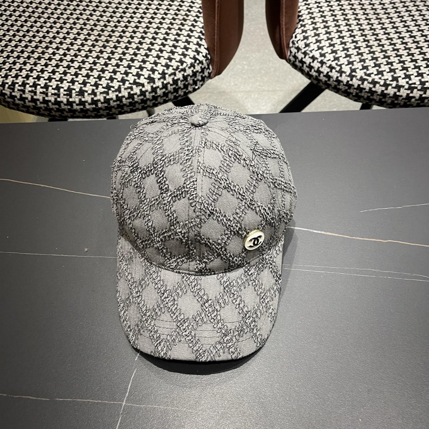 CHANEL香奈儿新款🆕复古款式棒球帽🧢🔸 节假日旅游带它出去美美哒❕ 中古款哟.这种帽子不容易撞款 😬
