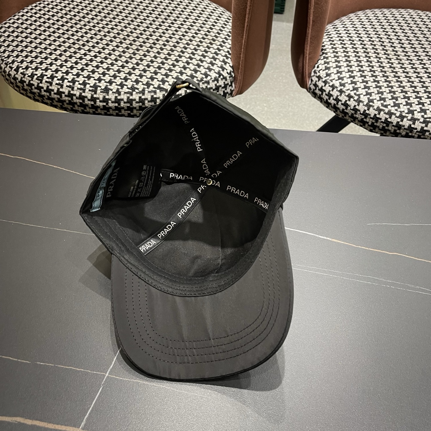普拉达PRADA原单新款棒球帽 简约大气👈🏻👍休闲时尚👩潮流又有范👍百搭款！