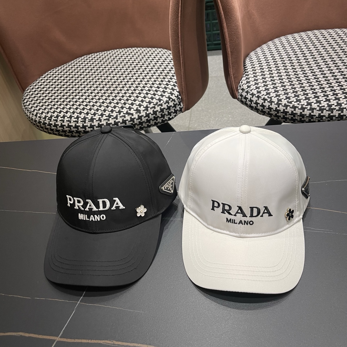 普拉达PRADA原单新款棒球帽 简约大气👈🏻👍休闲时尚👩潮流又有范👍百搭款！