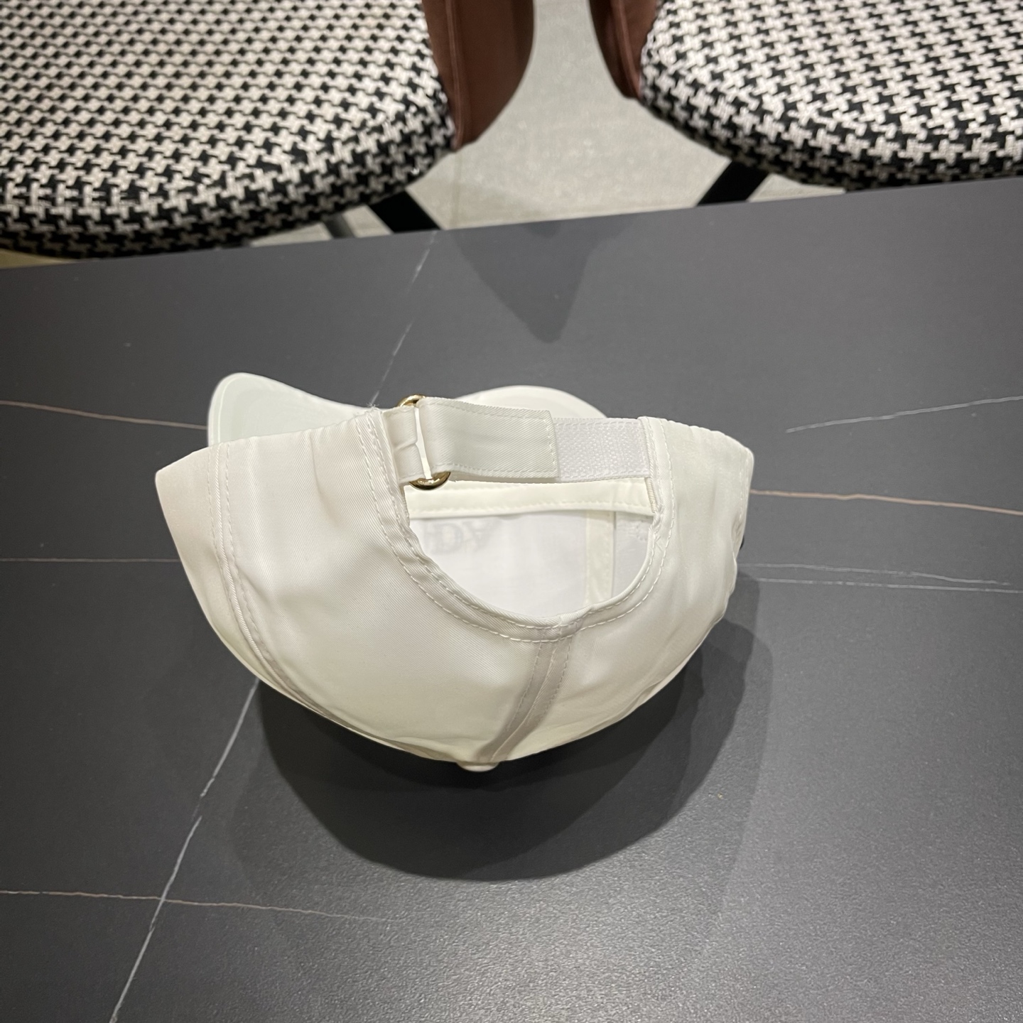 普拉达PRADA原单新款棒球帽 简约大气👈🏻👍休闲时尚👩潮流又有范👍百搭款！