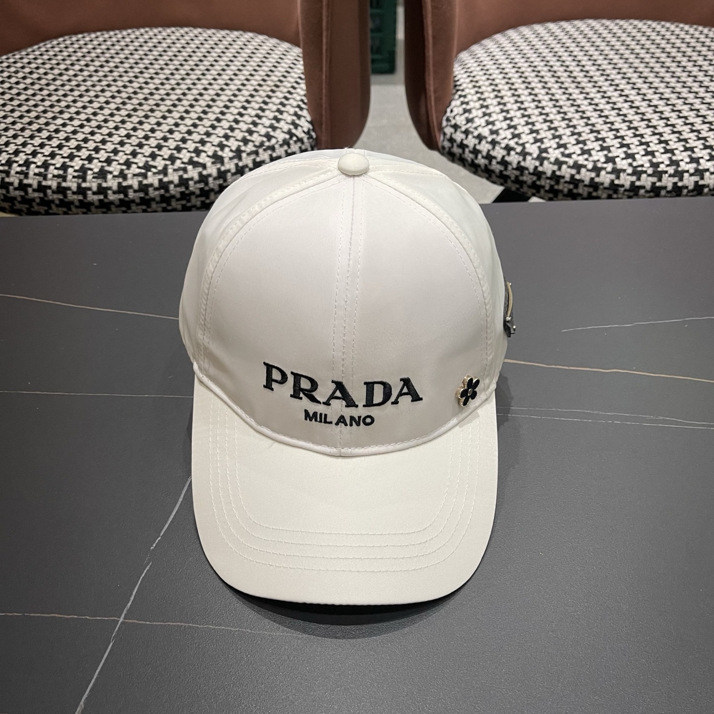 普拉达PRADA原单新款棒球帽 简约大气👈🏻👍休闲时尚👩潮流又有范👍百搭款！