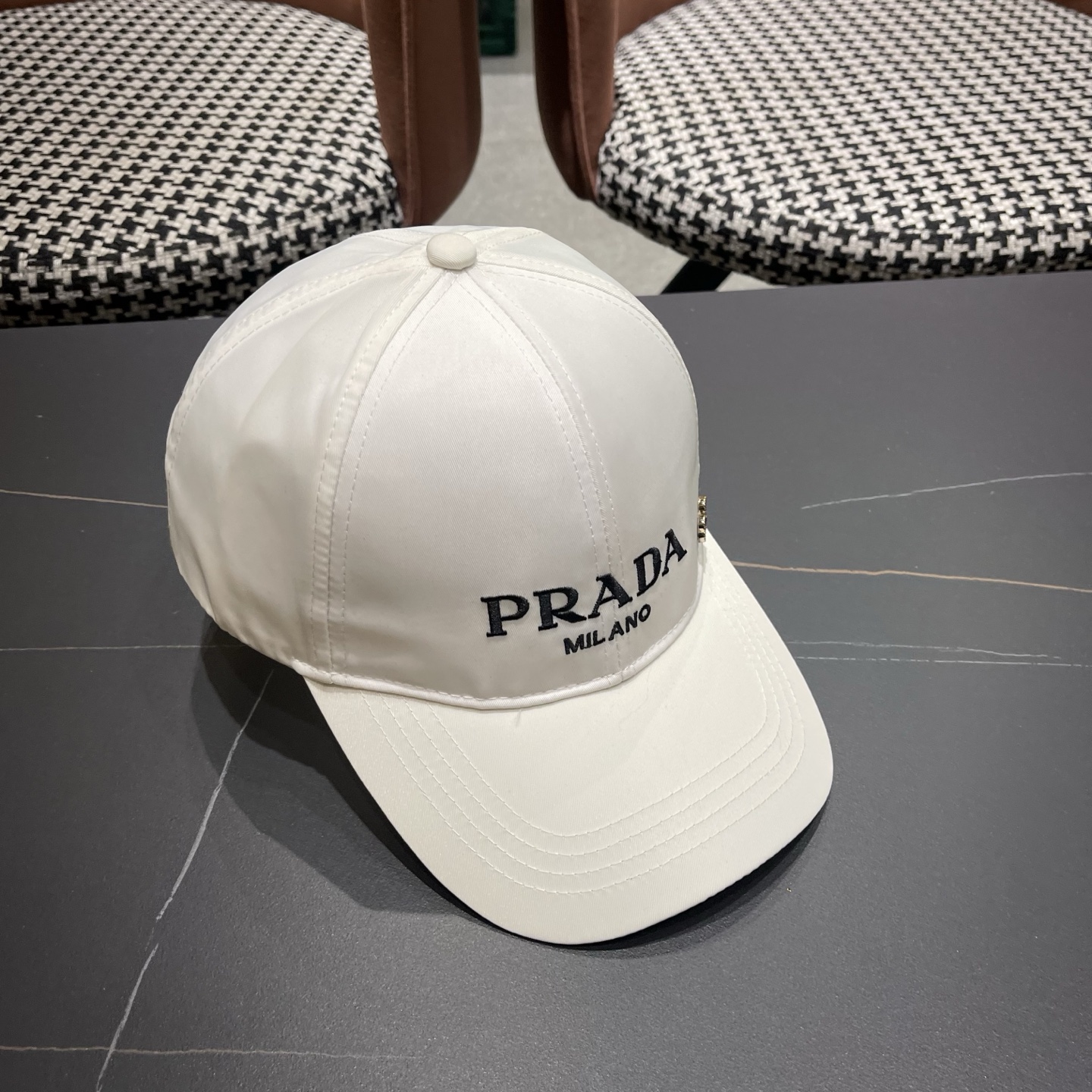 普拉达PRADA原单新款棒球帽 简约大气👈🏻👍休闲时尚👩潮流又有范👍百搭款！
