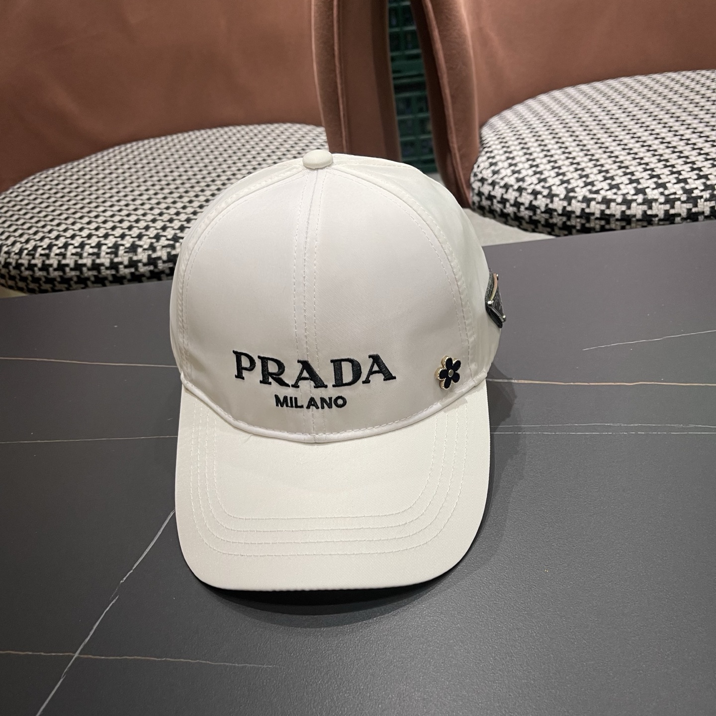 普拉达PRADA原单新款棒球帽 简约大气👈🏻👍休闲时尚👩潮流又有范👍百搭款！