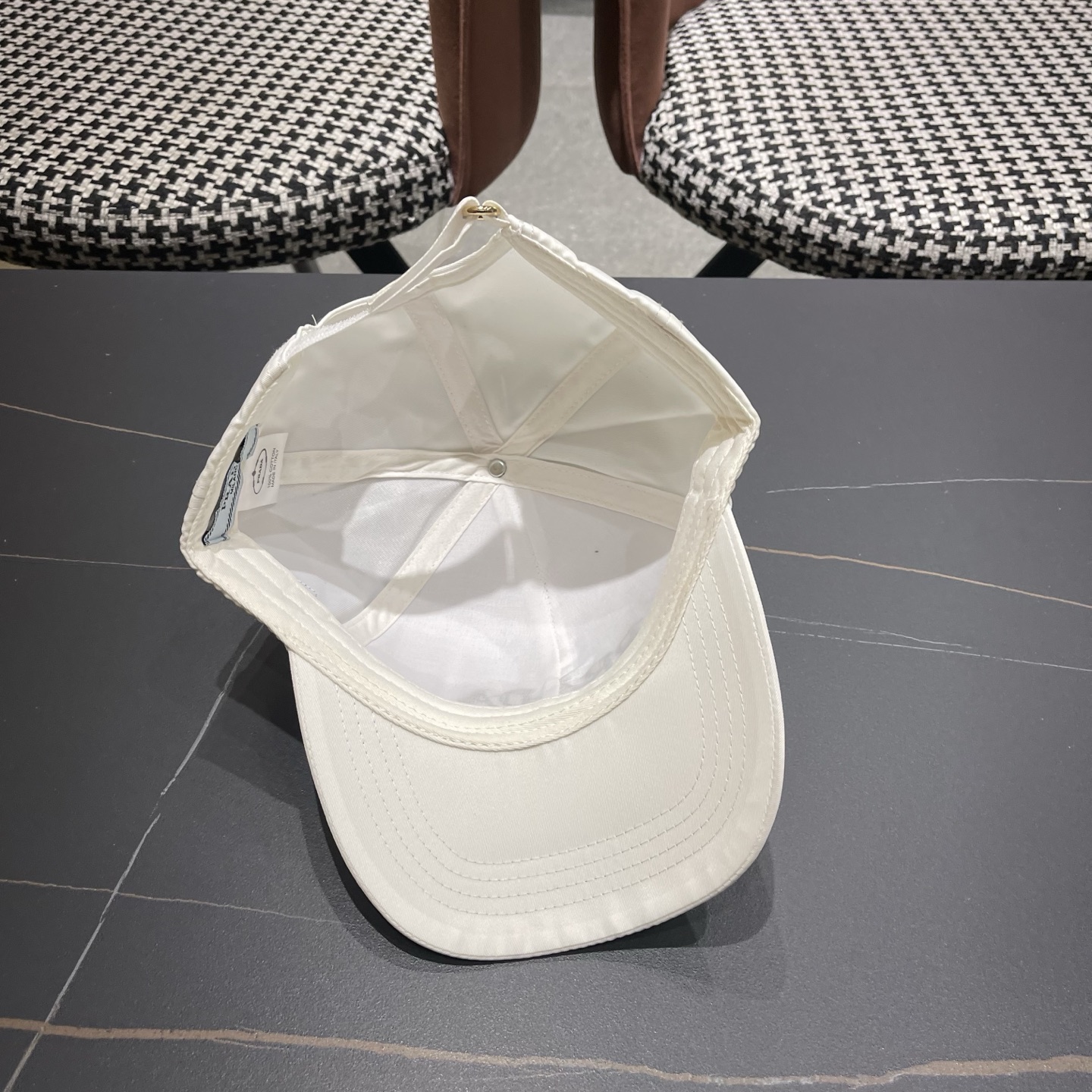 普拉达PRADA原单新款棒球帽 简约大气👈🏻👍休闲时尚👩潮流又有范👍百搭款！
