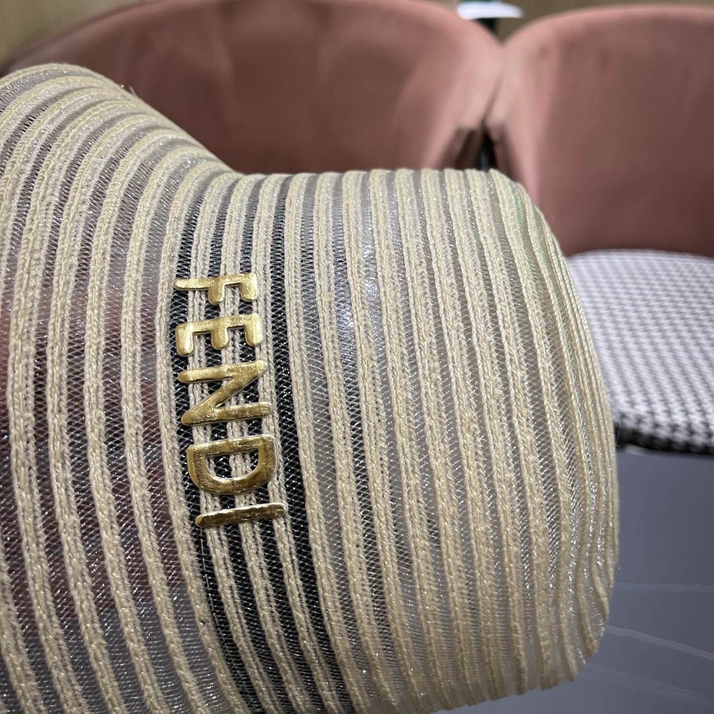 Fendi 芬迪 新款法式复古遮阳帽子女夏季海边度假太阳帽优雅网纱水桶帽
