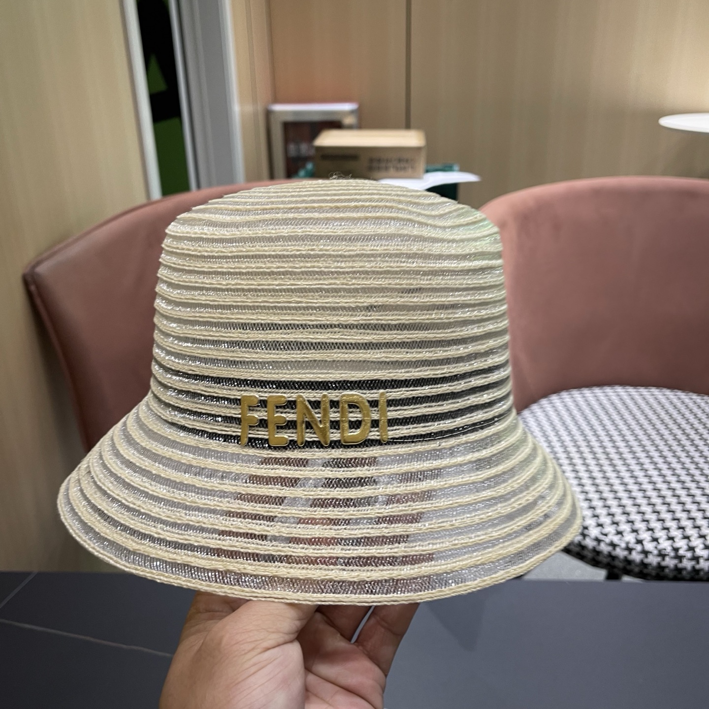Fendi 芬迪 新款法式复古遮阳帽子女夏季海边度假太阳帽优雅网纱水桶帽
