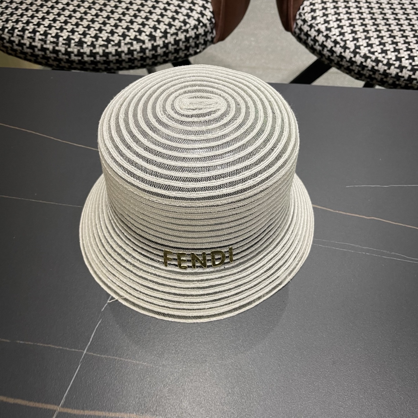 Fendi 芬迪 新款法式复古遮阳帽子女夏季海边度假太阳帽优雅网纱水桶帽