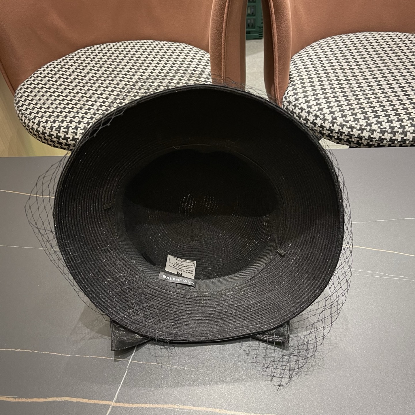 BALENCIAGA巴黎世家草帽新款韩系蝴蝶结草帽后开叉渔夫帽女 士海边沙滩帽遮阳帽 