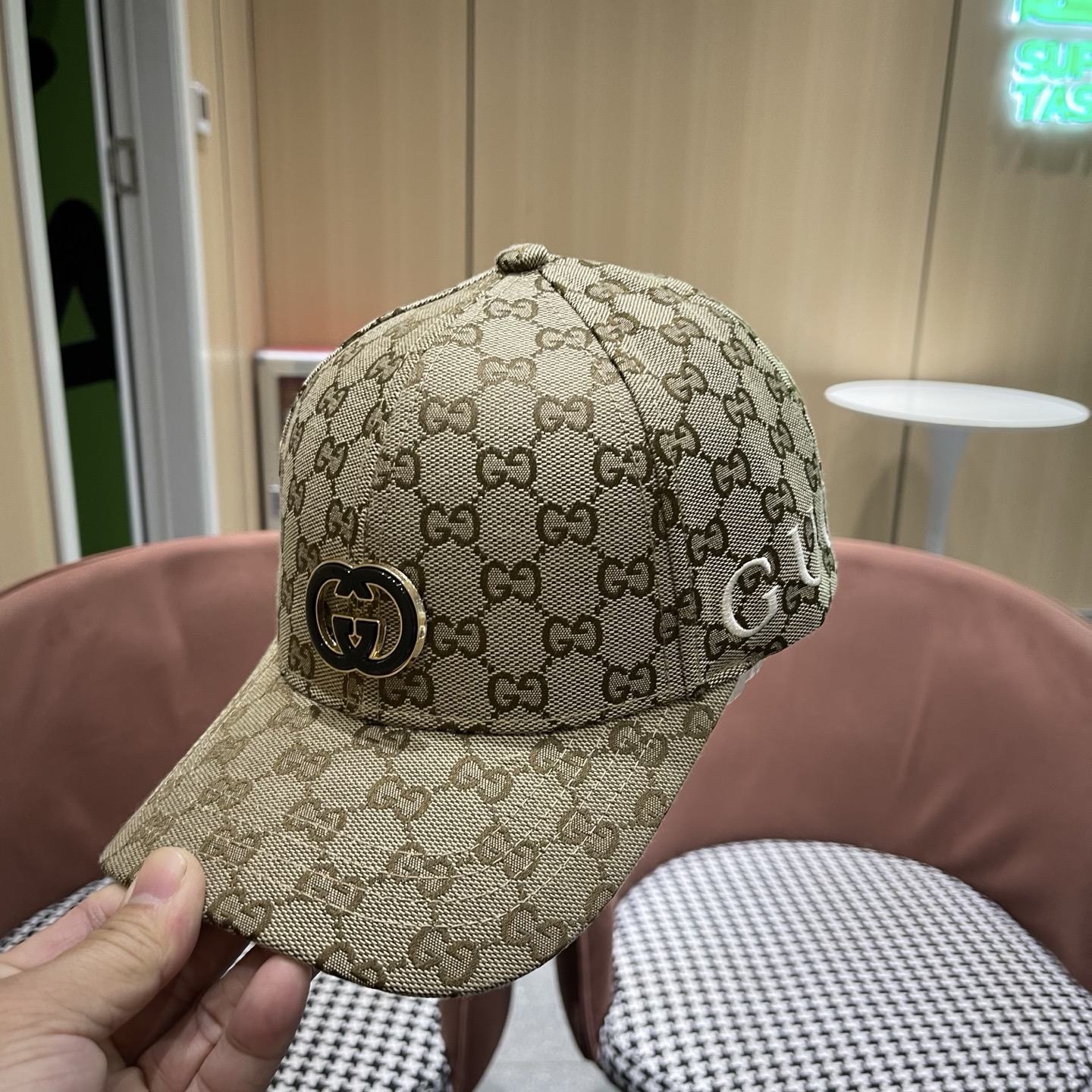 原单品质GUCCI古奇棒球帽火爆来袭 工艺非常精美 高档大气上档次！低调奢华，方便携带！跑量！