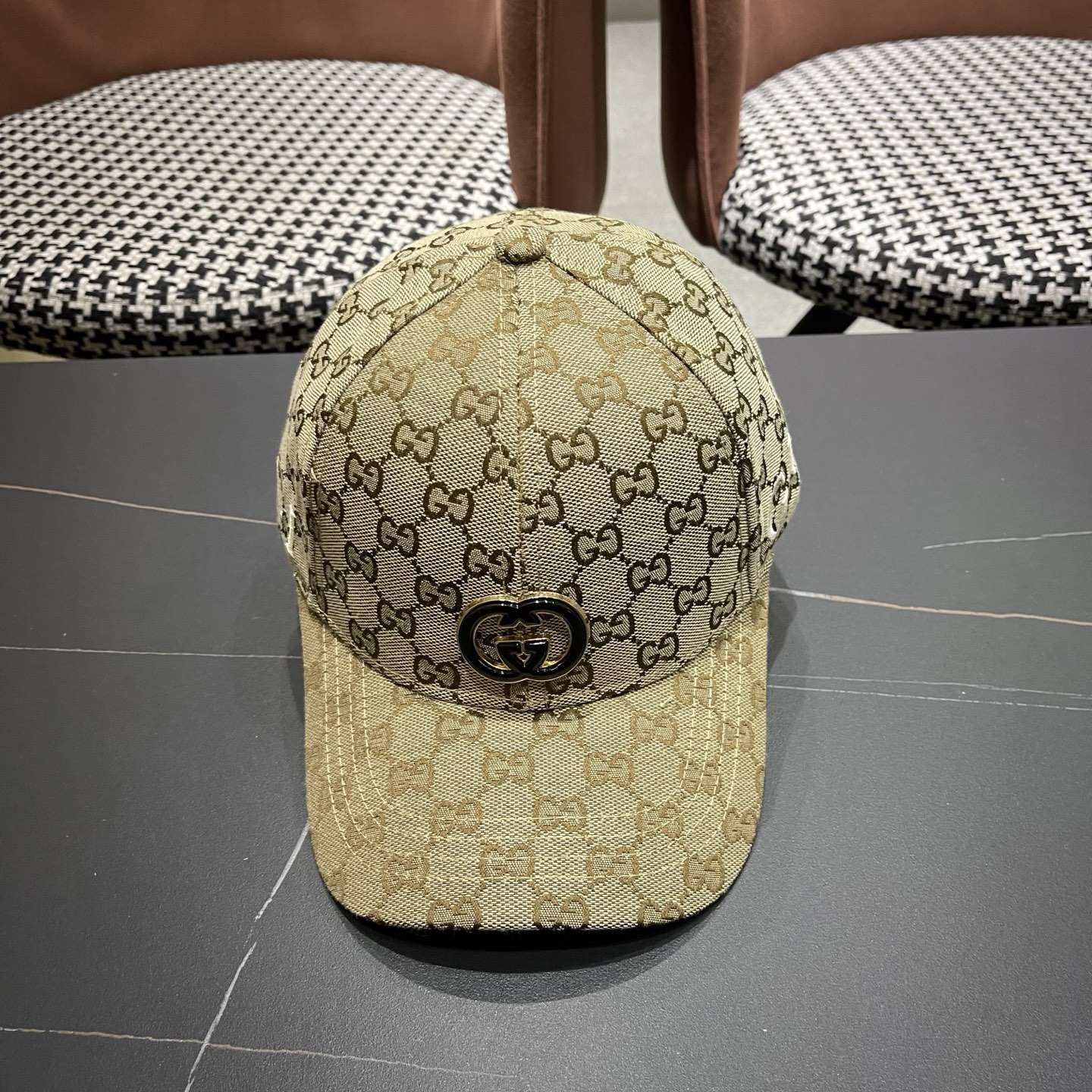 NO:755670,Original quality GUCCI baseball caps are now available. The craftsmanship is very exquisite and they are high-end and classy!  Low-key luxury, easy to carry!  Running volume!  Hats, straw hats, bucket hats, baseball caps, hats, gucci, espadrilles, hats19860909原单品质GUCCI古奇棒球帽火爆来袭 工艺非常精美 高档大气上档次！低调奢华,方便携带！跑量！帽子草帽渔夫帽棒球帽,帽子,gucci,espadrilles,hats,hat