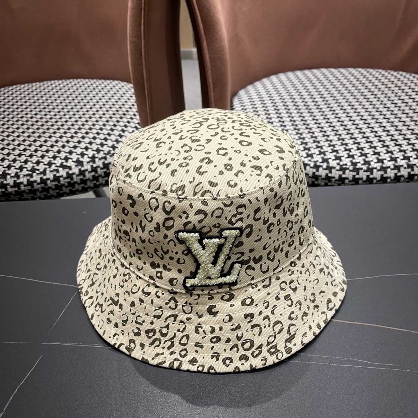 NO:755665,LV Louis Vuitton new leopard print fisherman hat for women spring Korean fashion versatile face small bucket hat plain sunshade basin hat straw hat fisherman hat baseball cap, hat, louis vuitton, louis vuitton, espadrilles, hats19860909LV路易威登 新款豹纹渔夫帽女春季韩版时尚百搭显 脸小水桶帽素颜遮阳盆帽帽子草帽渔夫帽棒球帽,帽子,louis vuitton,louis vuitton,espadrilles,hats,hat