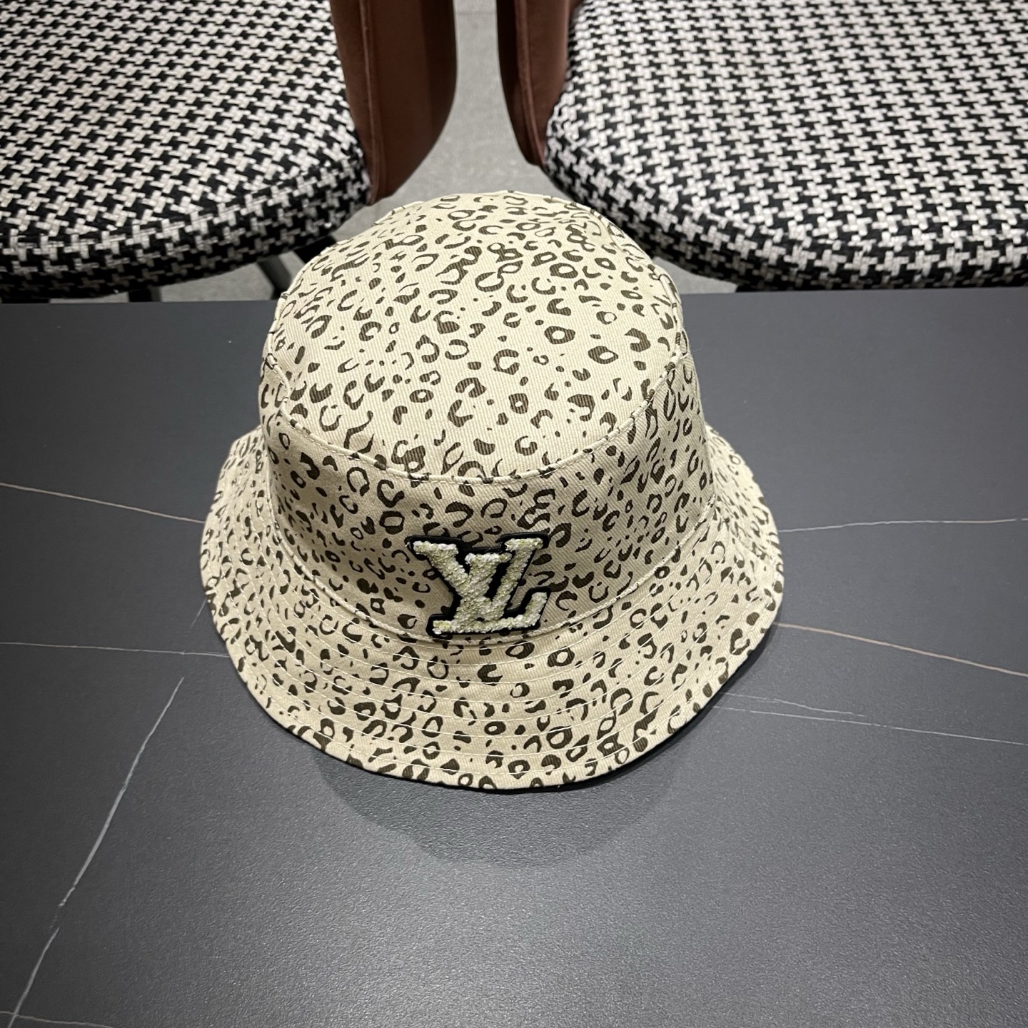LV路易威登 新款豹纹渔夫帽女春季韩版时尚百搭显 脸小水桶帽素颜遮阳盆帽