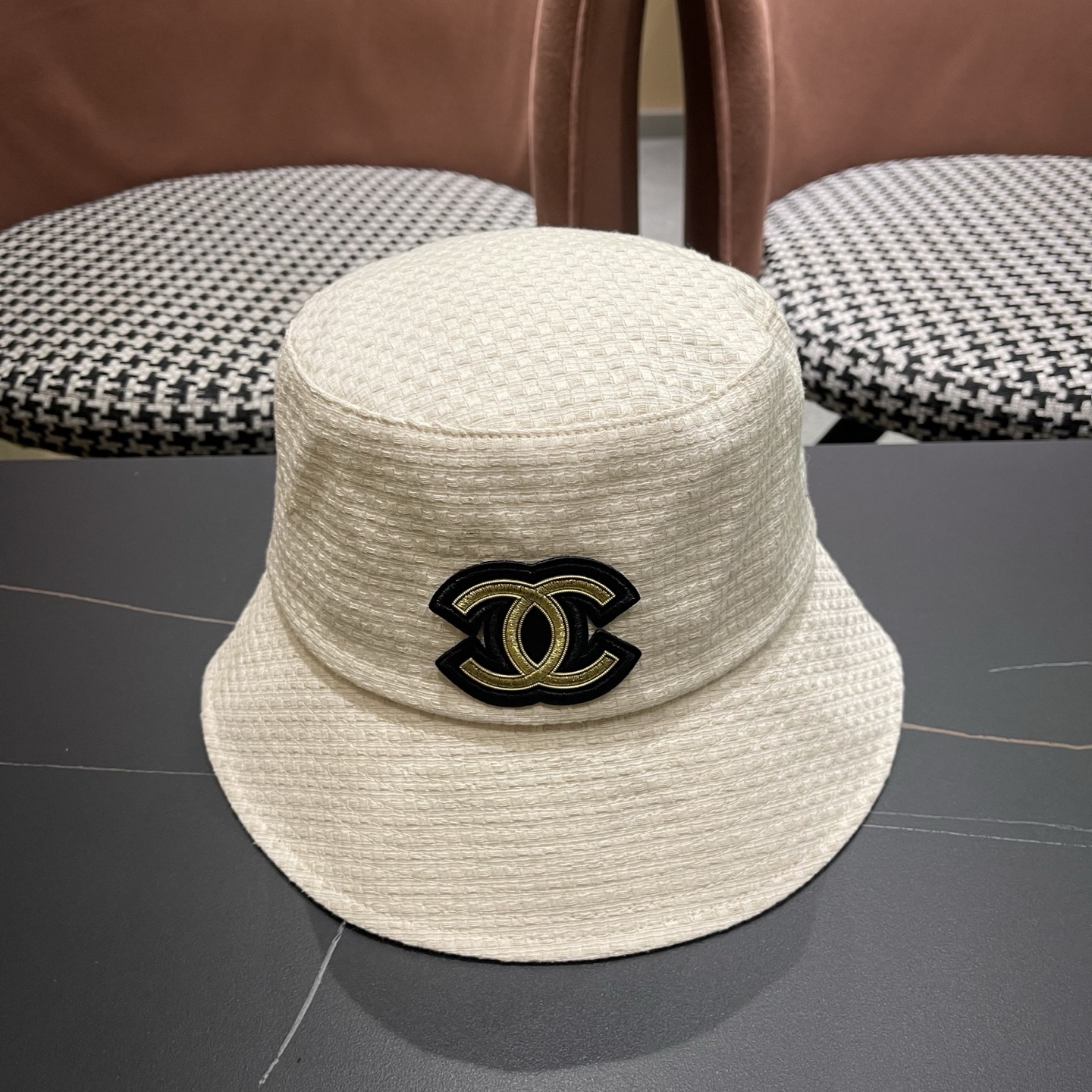 NO:755667,CHANEL Chanel new Japanese ins versatile temperament fisherman hat for women without makeup small bucket hat small fragrance basin hat trendy hat straw hat fisherman hat baseball cap, hat, chanel, chanel, espadrilles, hats19860909CHANEL香奈儿 新款日系ins百搭气质渔夫帽女素颜显脸小水桶帽 小香风盆帽潮帽子草帽渔夫帽棒球帽,帽子,chanel,chanel,espadrilles,hats,hat
