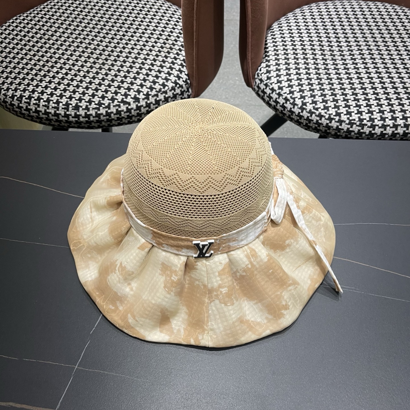 LV路易威登 新款蝴蝶结满顶防晒帽子女夏季透气大帽檐黑胶休闲镂空遮阳帽