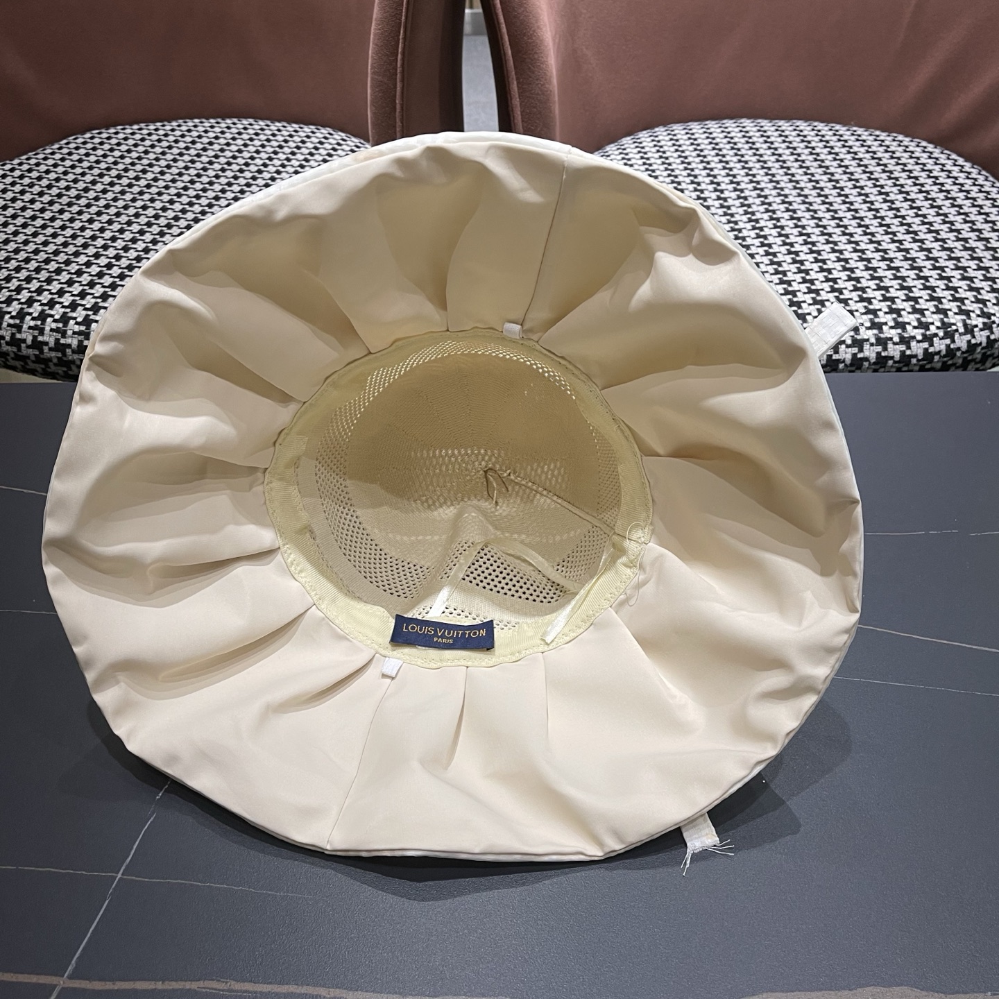 LV路易威登 新款蝴蝶结满顶防晒帽子女夏季透气大帽檐黑胶休闲镂空遮阳帽