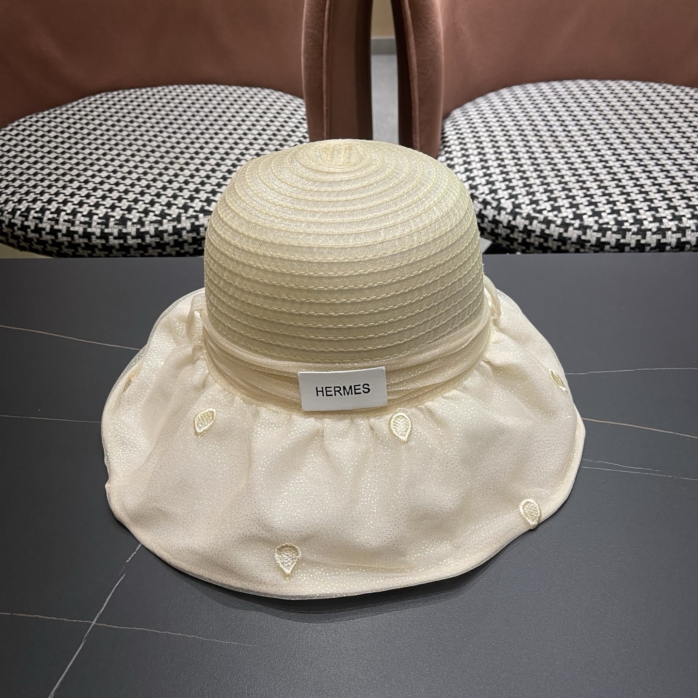 HERMES爱马仕大檐遮阳帽女夏季新款网纱气质彩胶渔夫帽女士防紫外线防晒帽