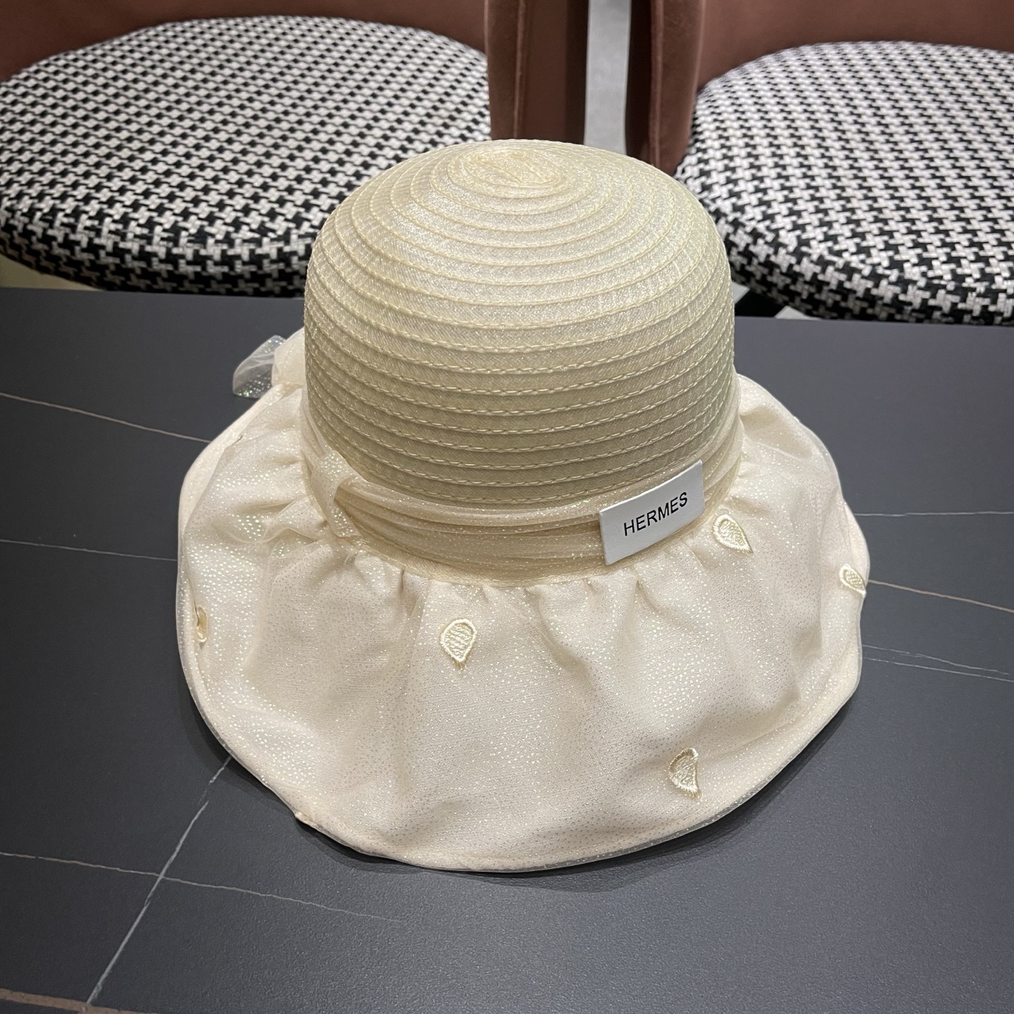 HERMES爱马仕大檐遮阳帽女夏季新款网纱气质彩胶渔夫帽女士防紫外线防晒帽