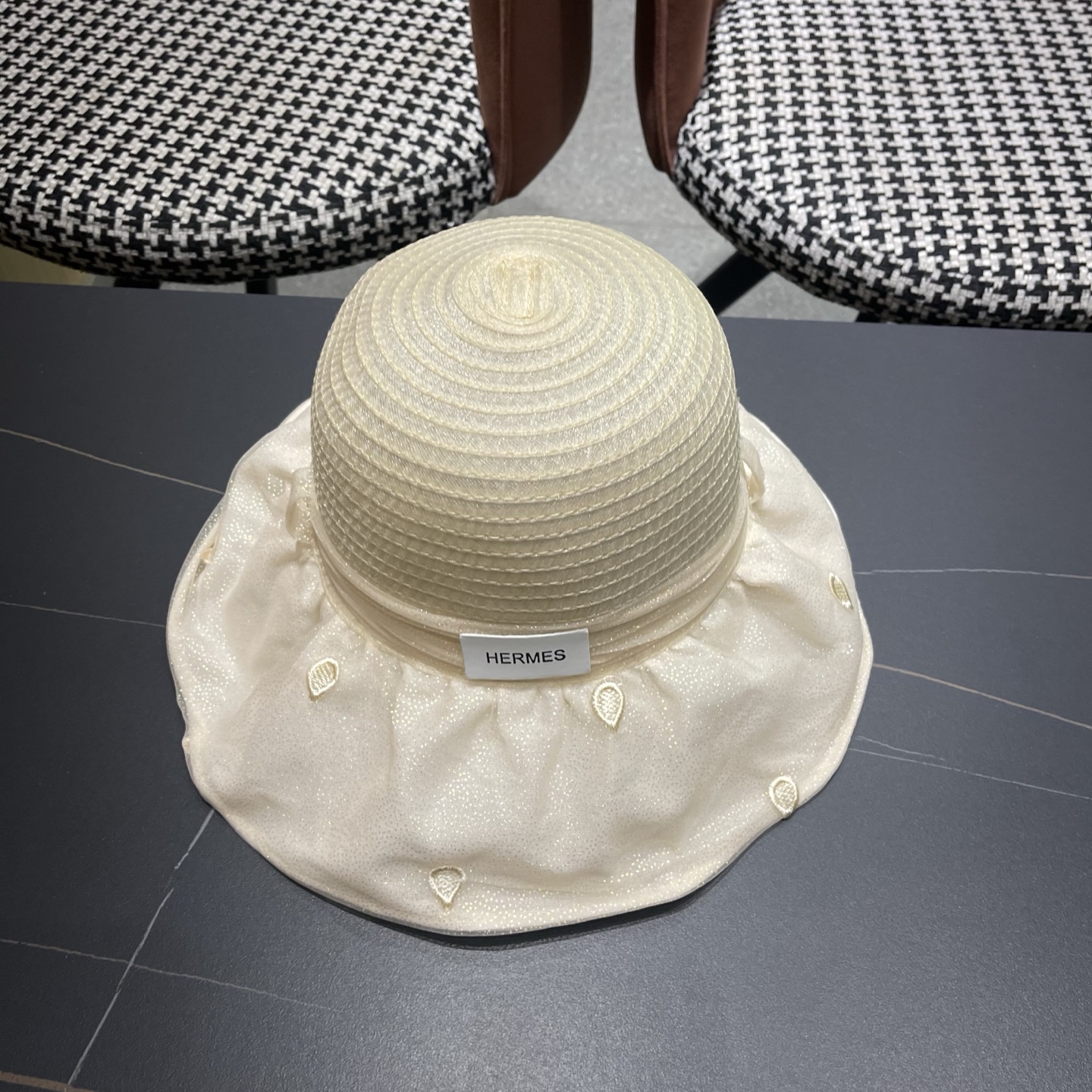 HERMES爱马仕大檐遮阳帽女夏季新款网纱气质彩胶渔夫帽女士防紫外线防晒帽