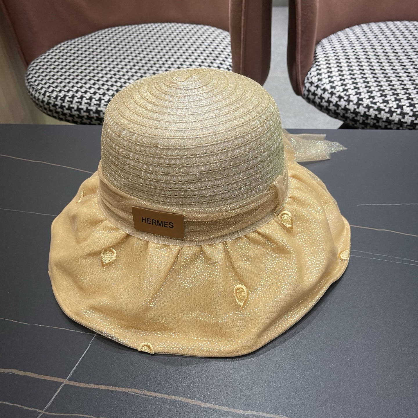 HERMES爱马仕大檐遮阳帽女夏季新款网纱气质彩胶渔夫帽女士防紫外线防晒帽
