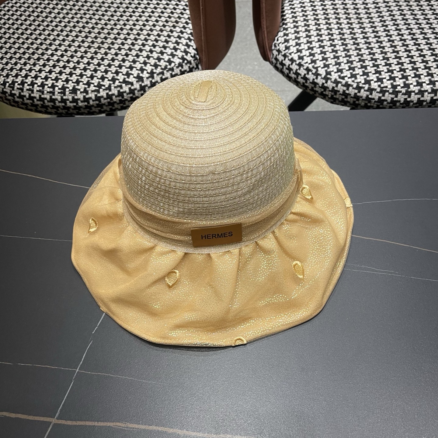 HERMES爱马仕大檐遮阳帽女夏季新款网纱气质彩胶渔夫帽女士防紫外线防晒帽