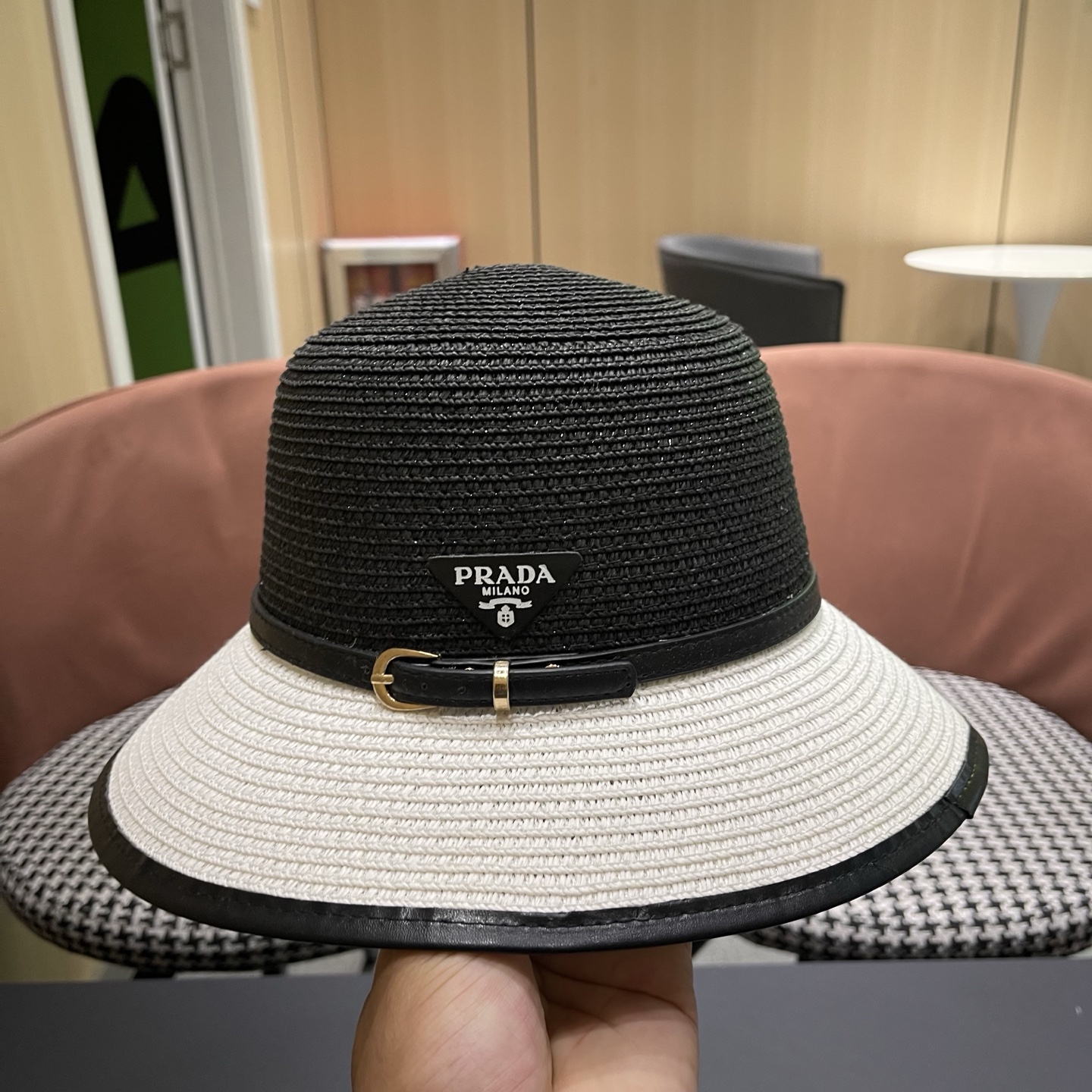 普拉达Prada 新款装饰草编水桶帽夏季出游透气遮阳帽子日系百搭草帽