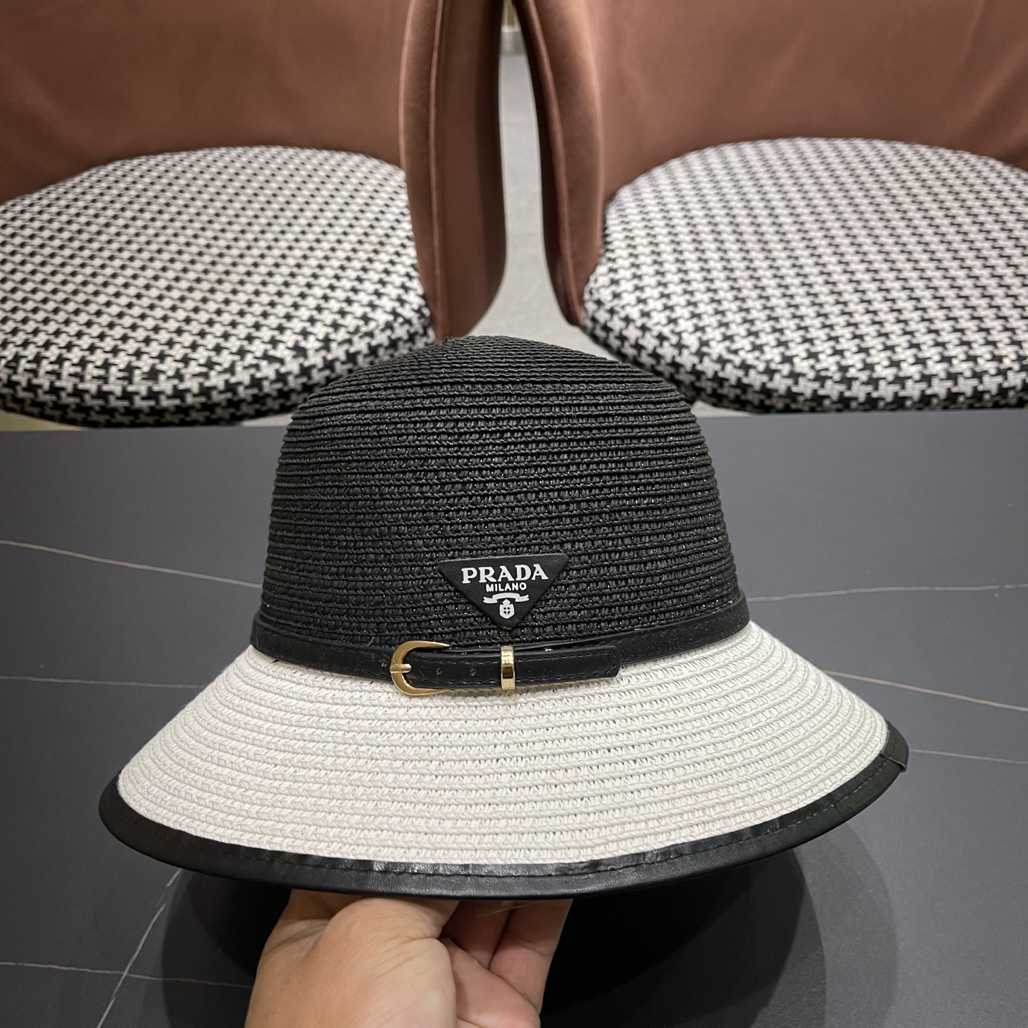普拉达Prada 新款装饰草编水桶帽夏季出游透气遮阳帽子日系百搭草帽