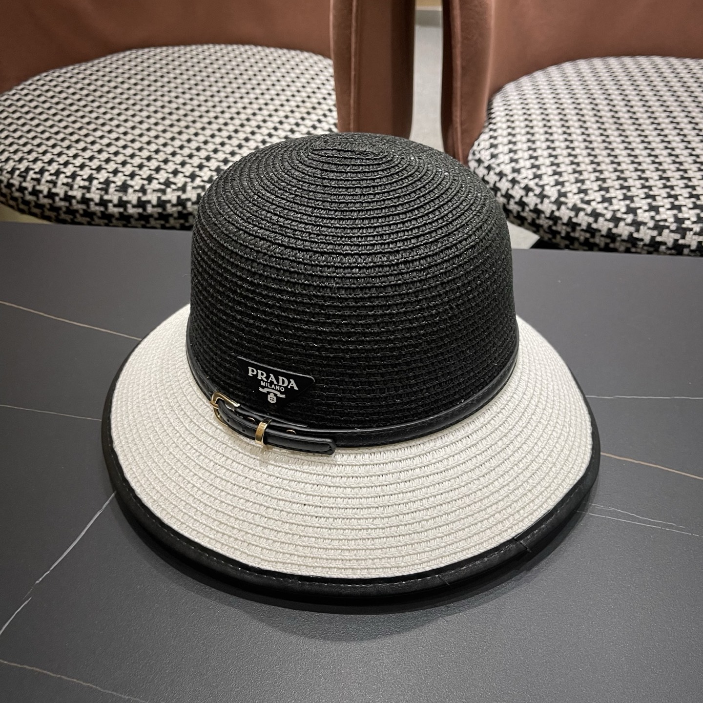 普拉达Prada 新款装饰草编水桶帽夏季出游透气遮阳帽子日系百搭草帽