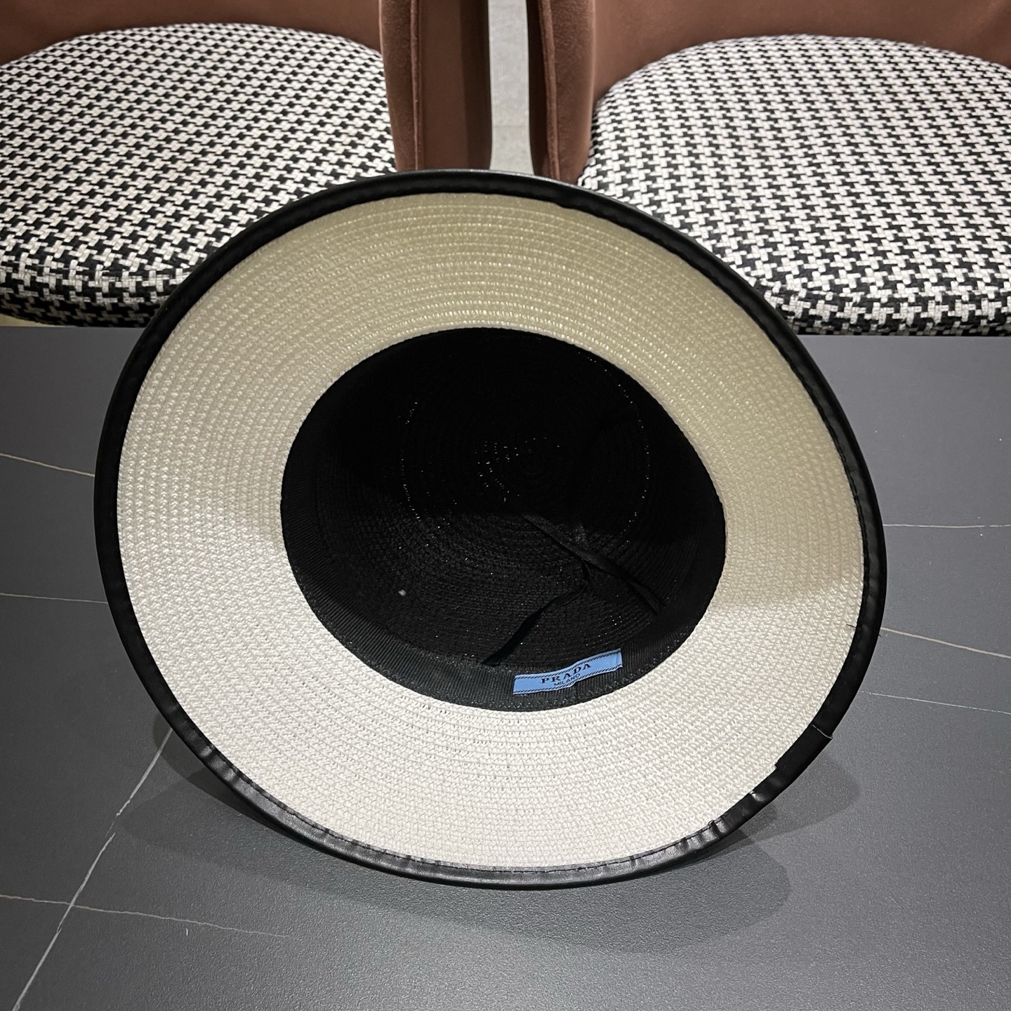 普拉达Prada 新款装饰草编水桶帽夏季出游透气遮阳帽子日系百搭草帽