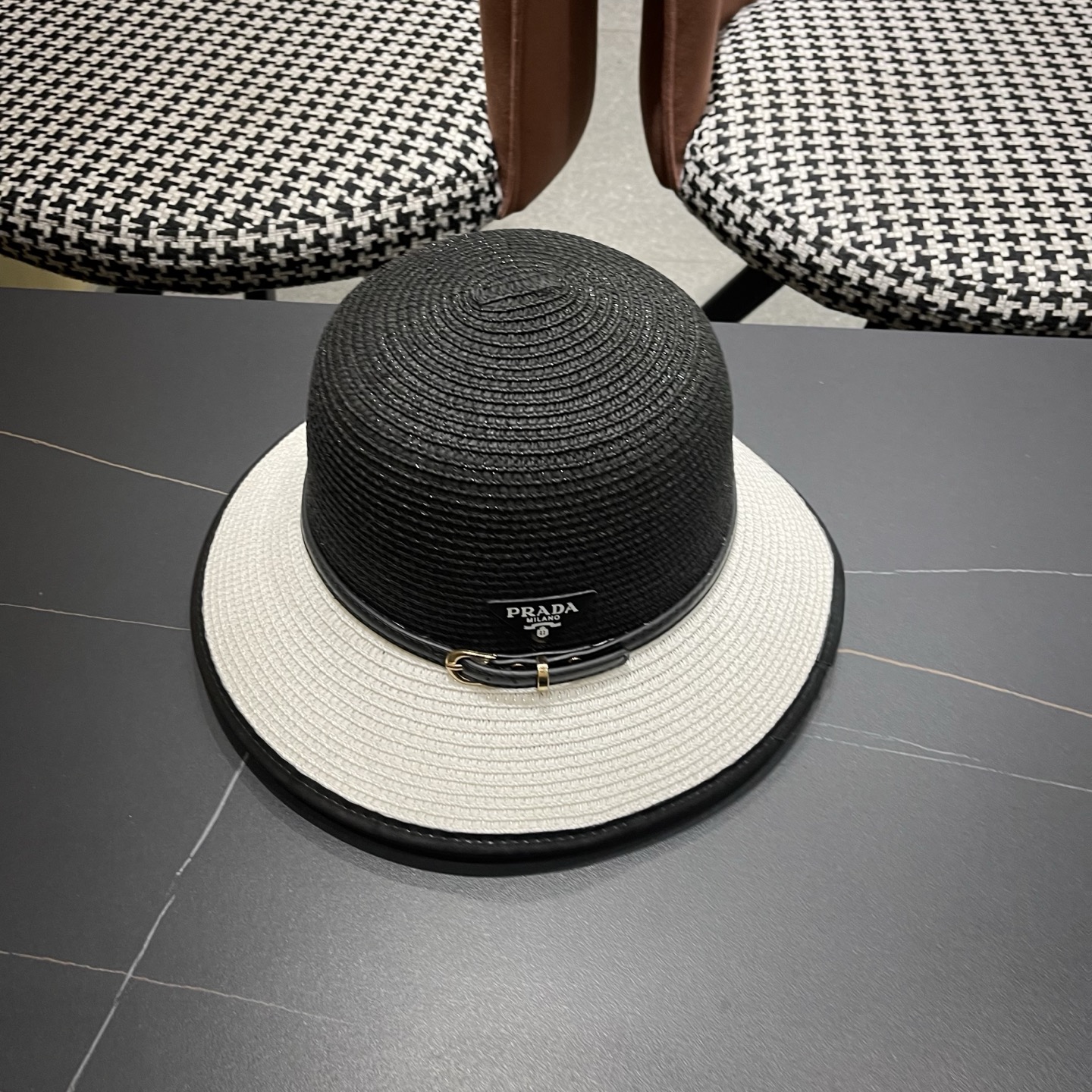普拉达Prada 新款装饰草编水桶帽夏季出游透气遮阳帽子日系百搭草帽