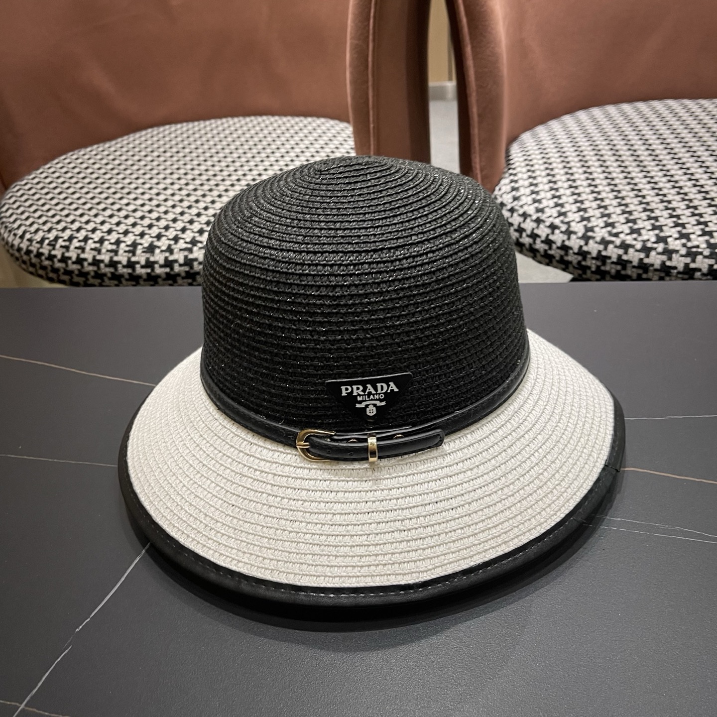 普拉达Prada 新款装饰草编水桶帽夏季出游透气遮阳帽子日系百搭草帽
