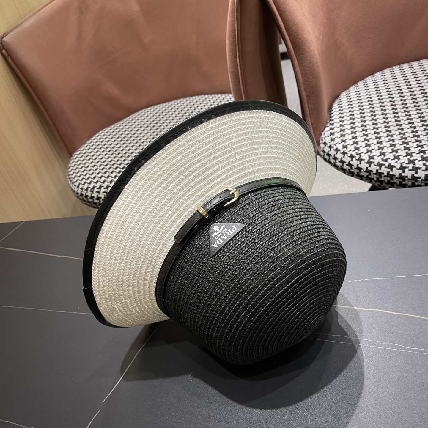 普拉达Prada 新款装饰草编水桶帽夏季出游透气遮阳帽子日系百搭草帽