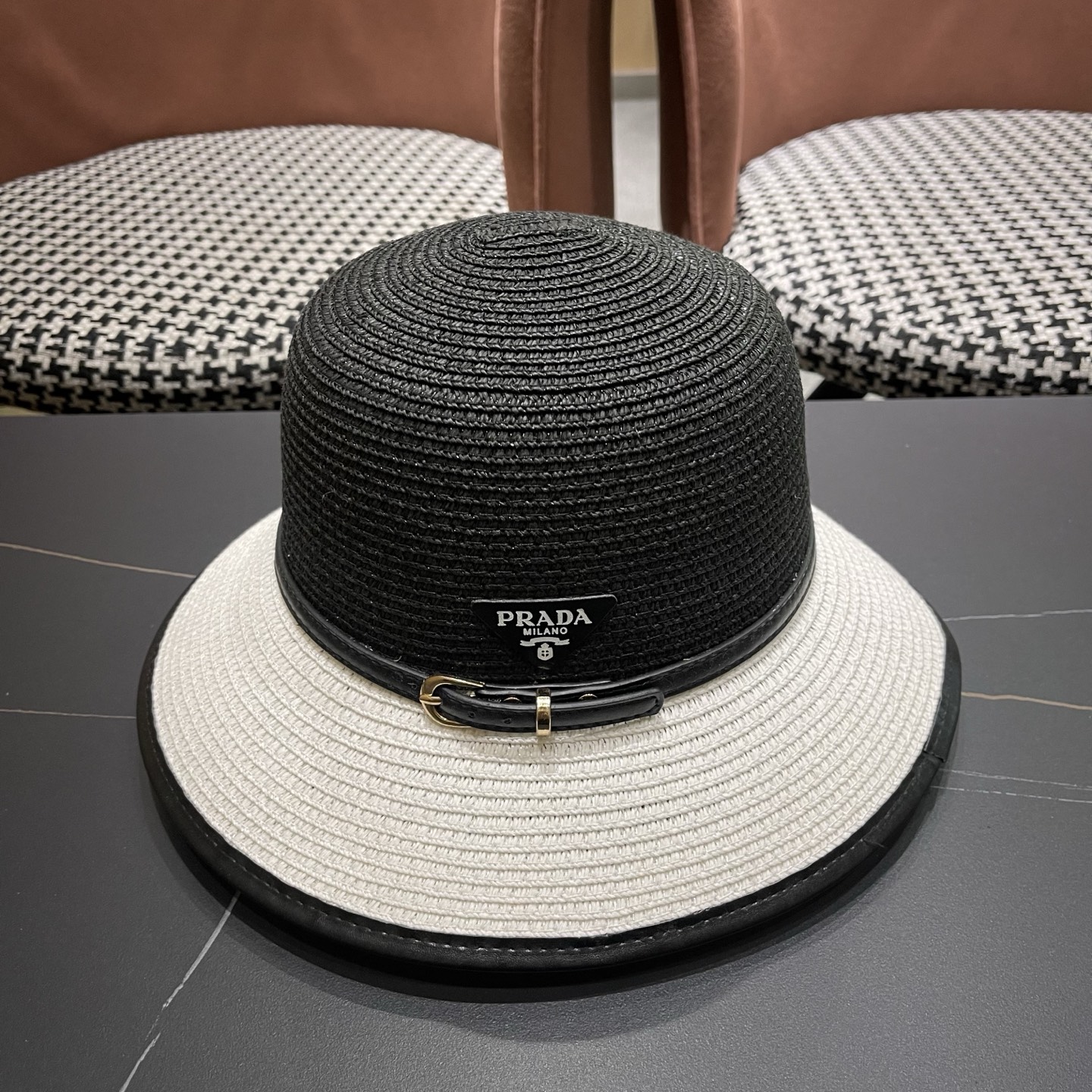 普拉达Prada 新款装饰草编水桶帽夏季出游透气遮阳帽子日系百搭草帽