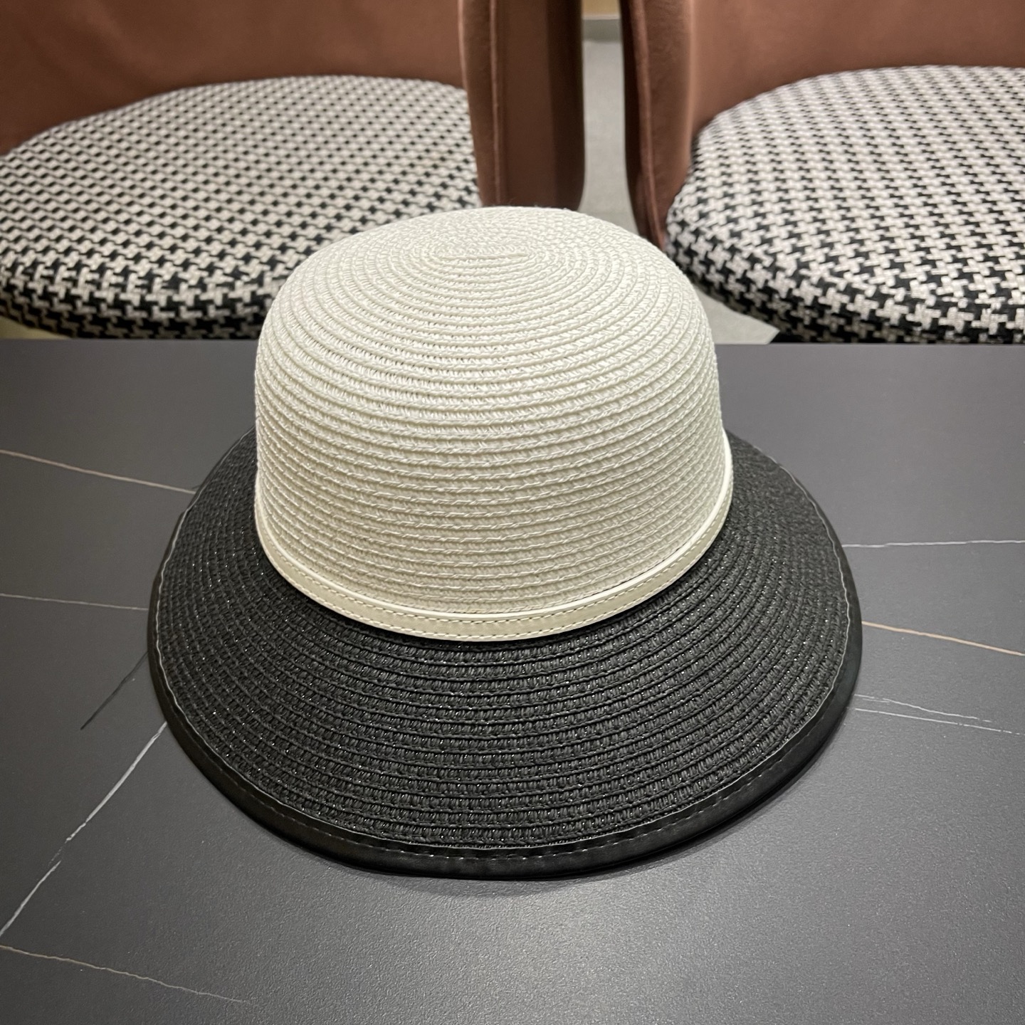 普拉达Prada 新款装饰草编水桶帽夏季出游透气遮阳帽子日系百搭草帽