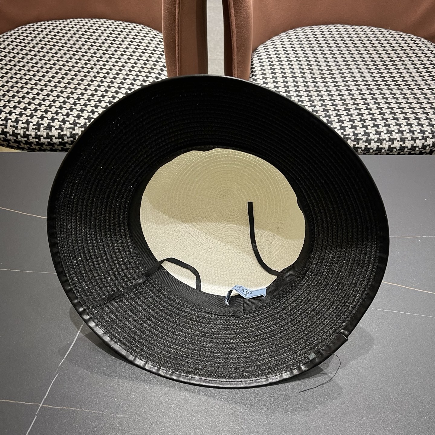 普拉达Prada 新款装饰草编水桶帽夏季出游透气遮阳帽子日系百搭草帽