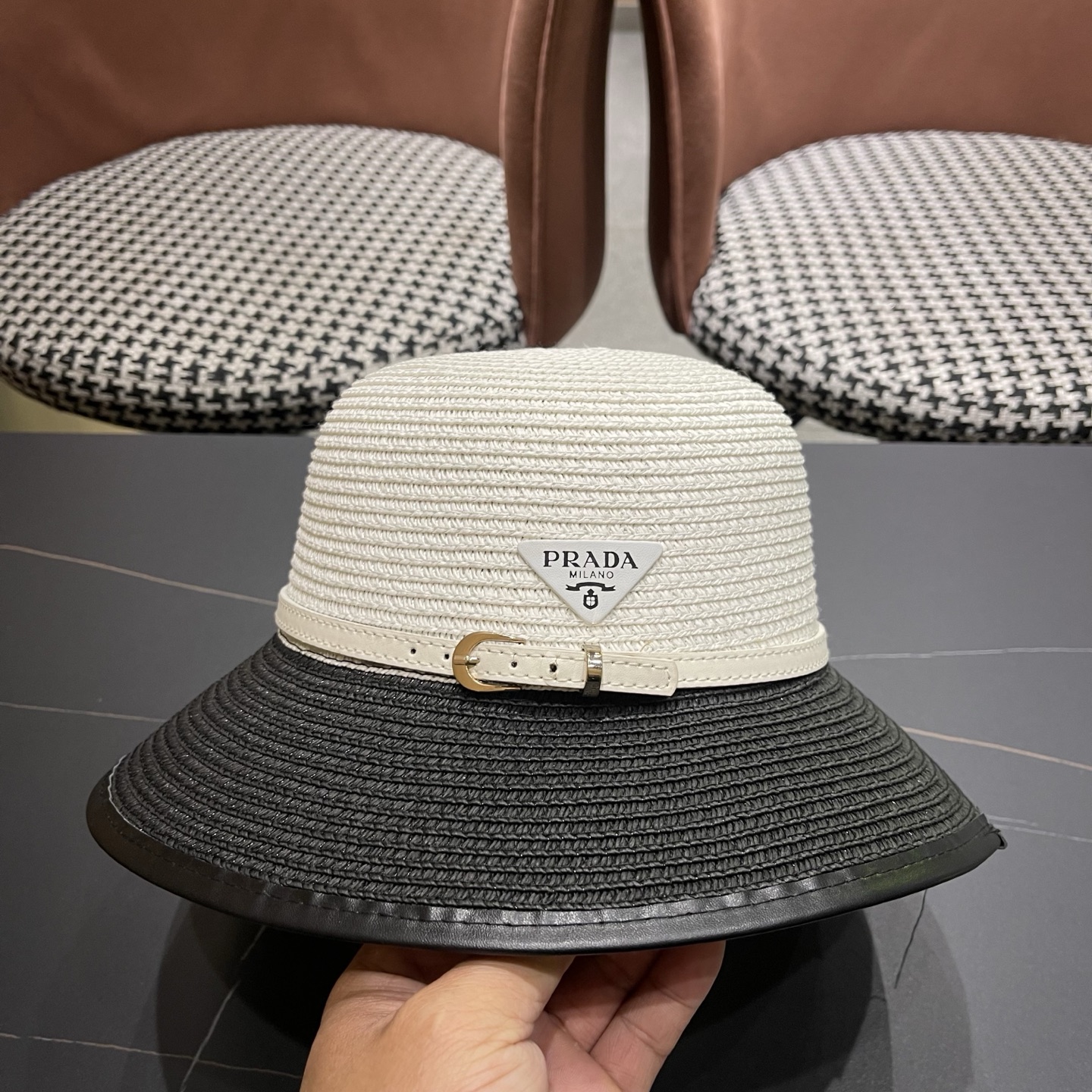 普拉达Prada 新款装饰草编水桶帽夏季出游透气遮阳帽子日系百搭草帽