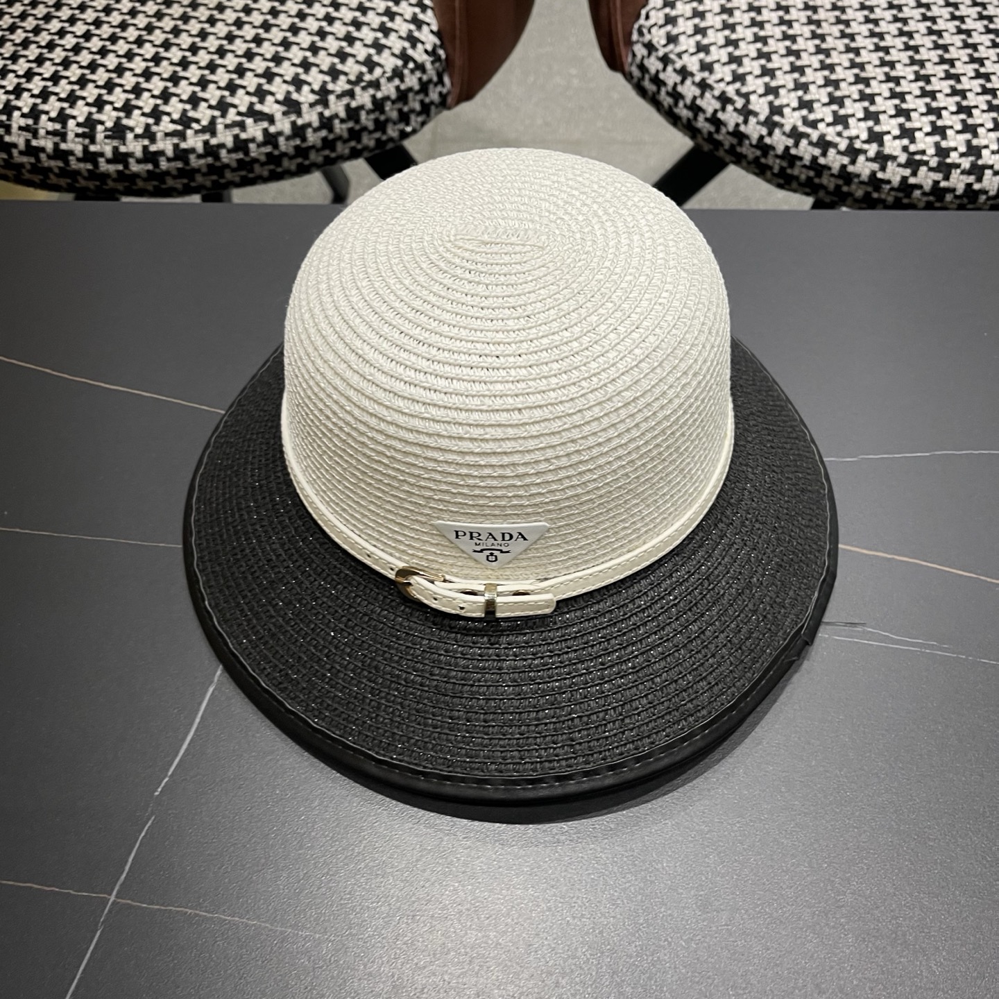 普拉达Prada 新款装饰草编水桶帽夏季出游透气遮阳帽子日系百搭草帽